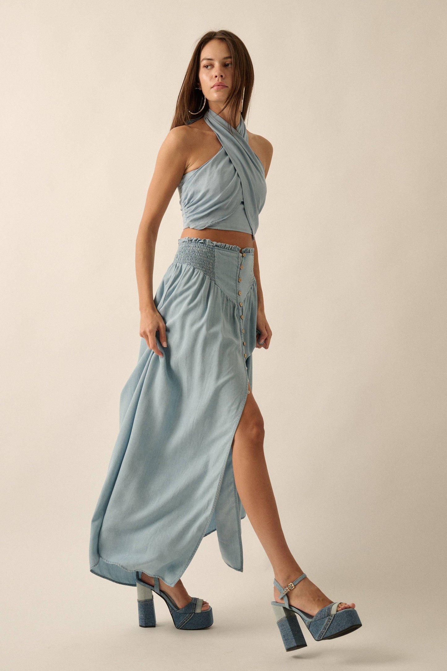 Smocked Denim Button-Front Maxi Skirt: LIGHT CHAMBRAY