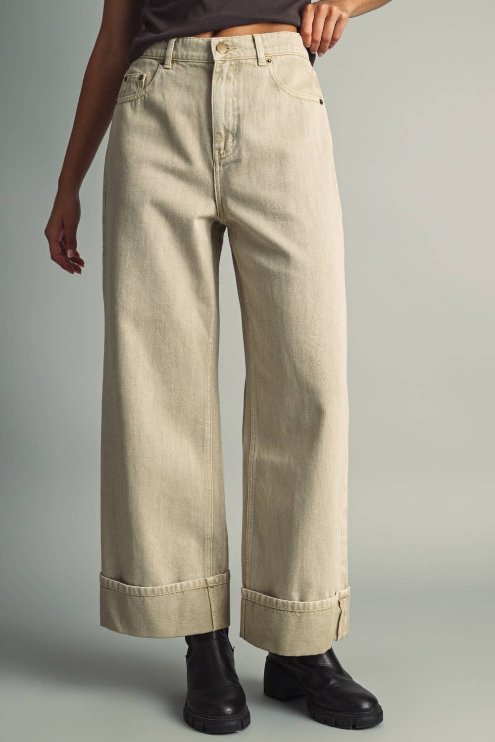 WIDE CUFFED DENIM PANTS WITH A VINTAGE WASHED: BEIGE
