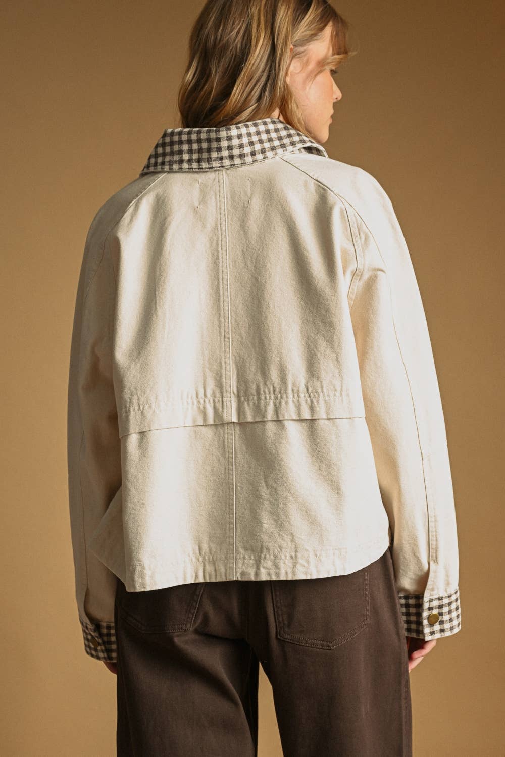 GINGHAM COLLARED TWILL JACKET: BEIGE