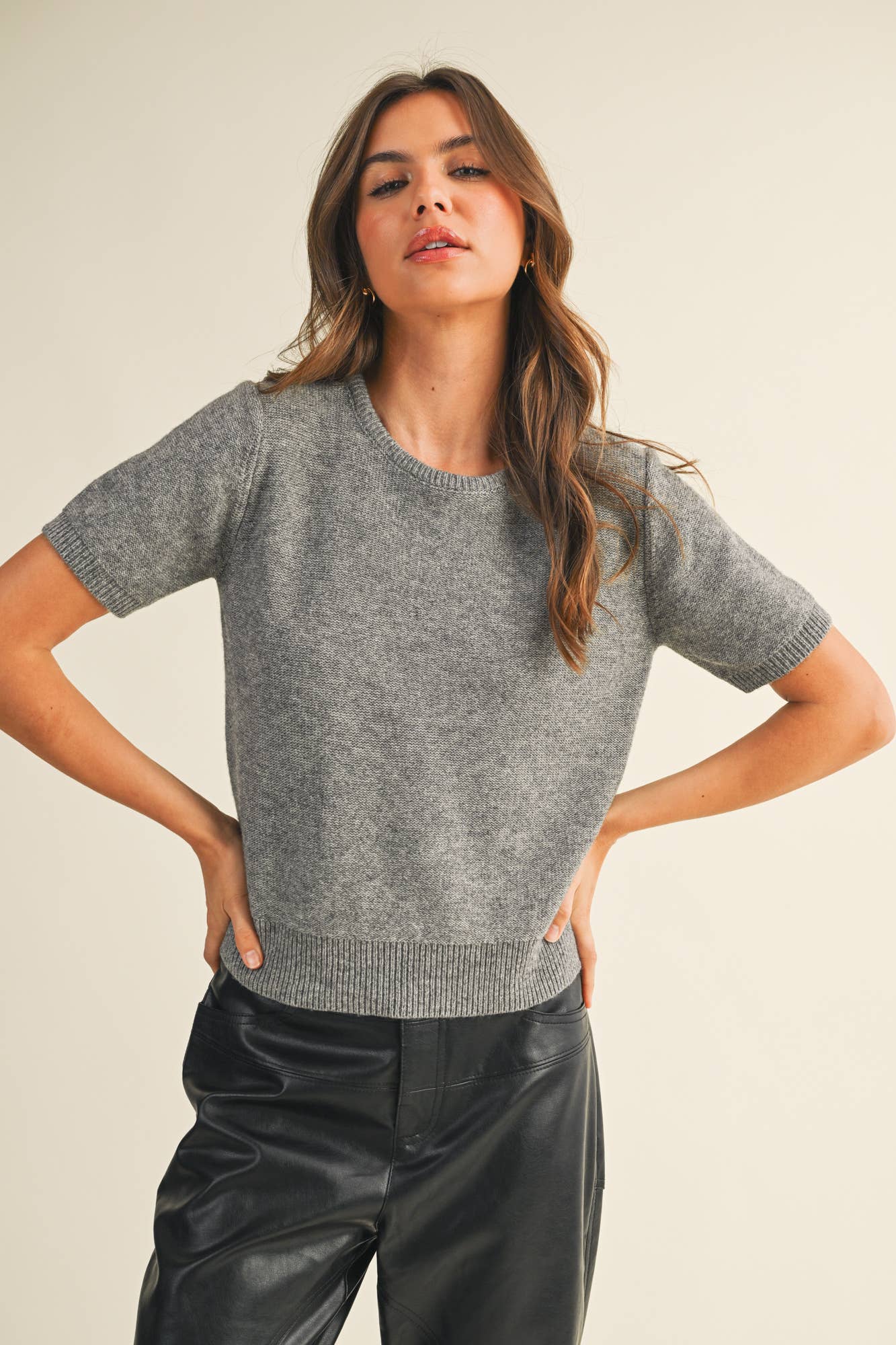 SHORT SLEEVE CREW NECK SWEATER: H.GREY