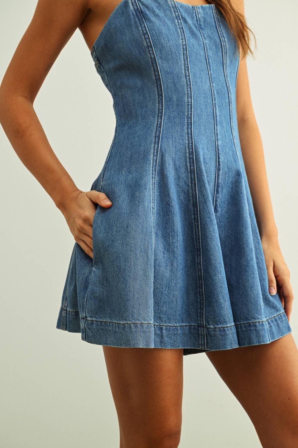 PANELED WASHED DENIM ROMPER: WASHED DENIM