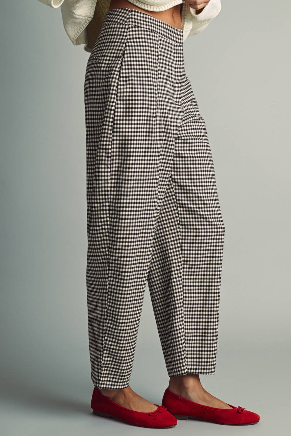 PLAID PATTERN BARREL PANTS: BROWN/BLACK