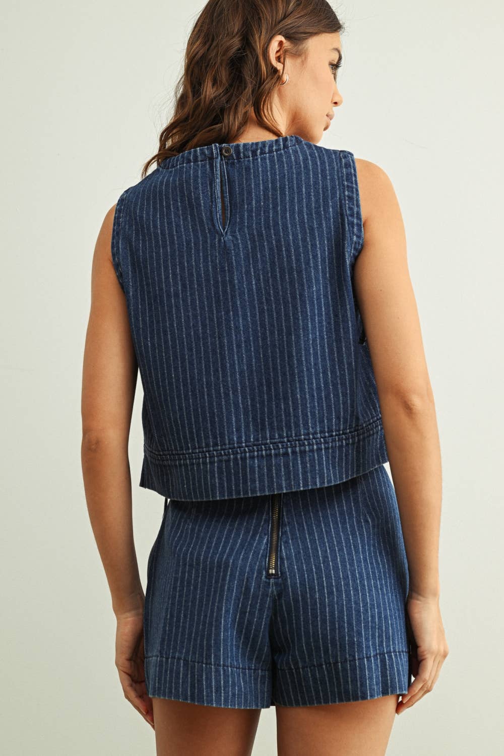 PINSTRIPED DENIM SKORT: DENIM BLUE