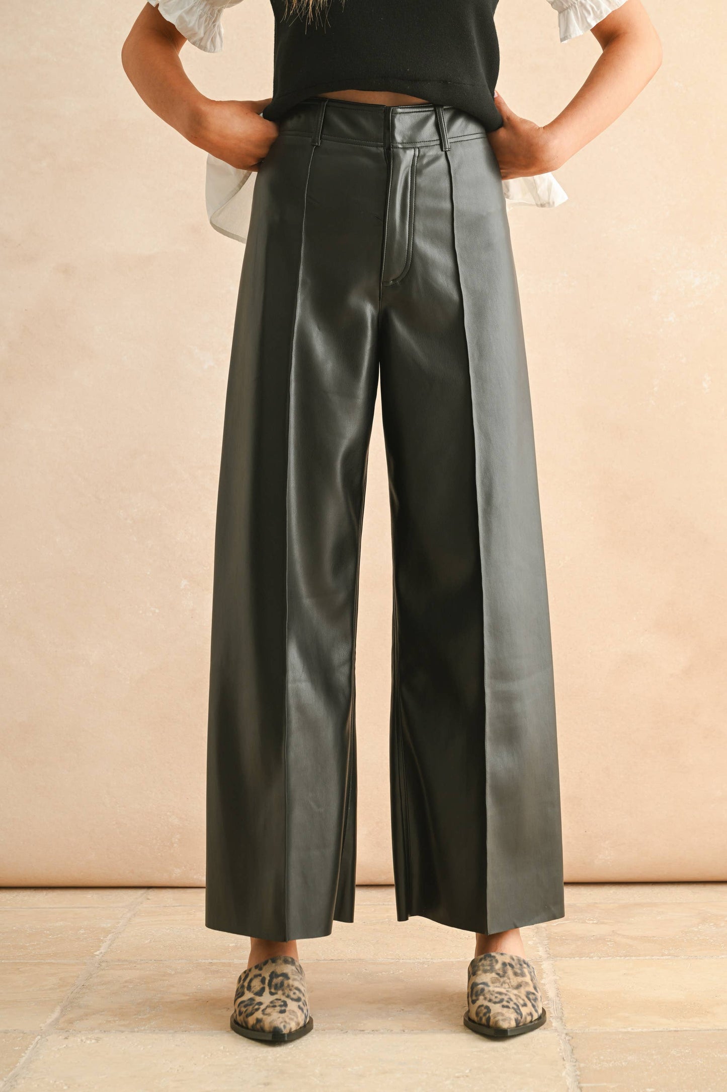 PINTUCK DETAIL FRONT PLEATED WIDE STRAIGHT PANTS: Black