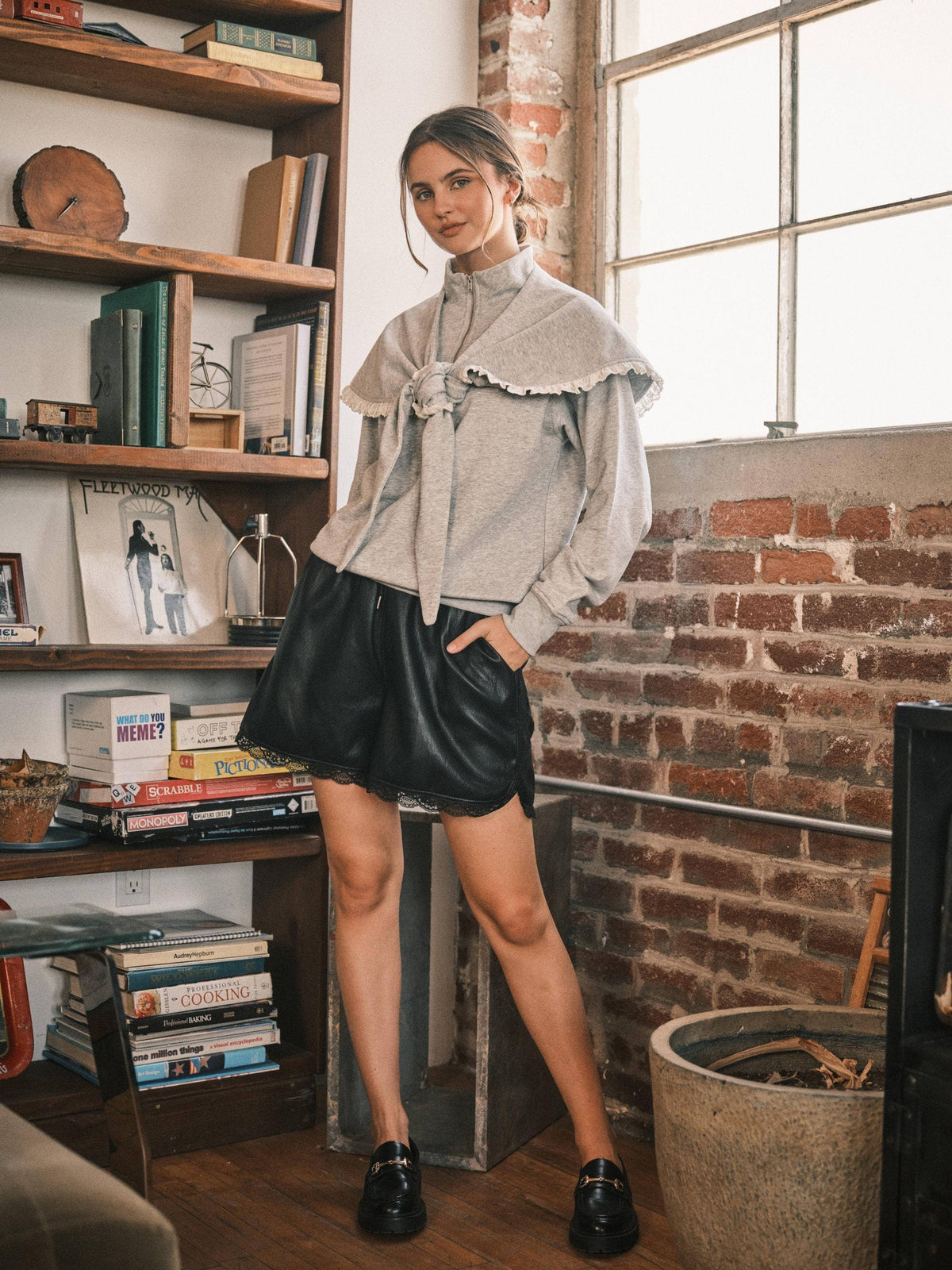 VEGAN LEATHER LACE TRIM SHORTS: BLACK