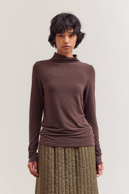 MOCK NECK FITTED JERSEY TOP: DARK CHOCOLATE