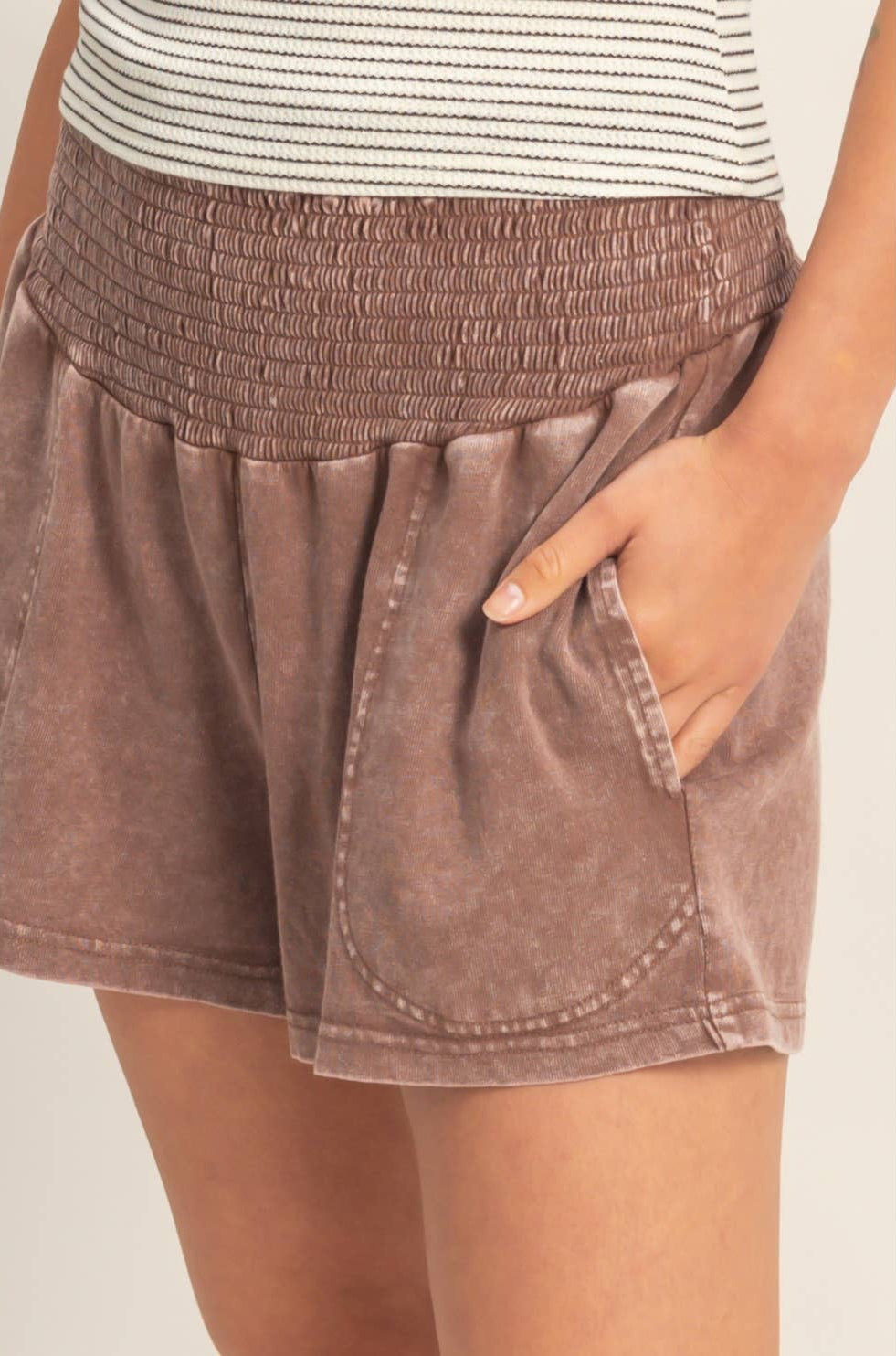Smocked Waist Mineral Wash Shorts: CHOCOLATE