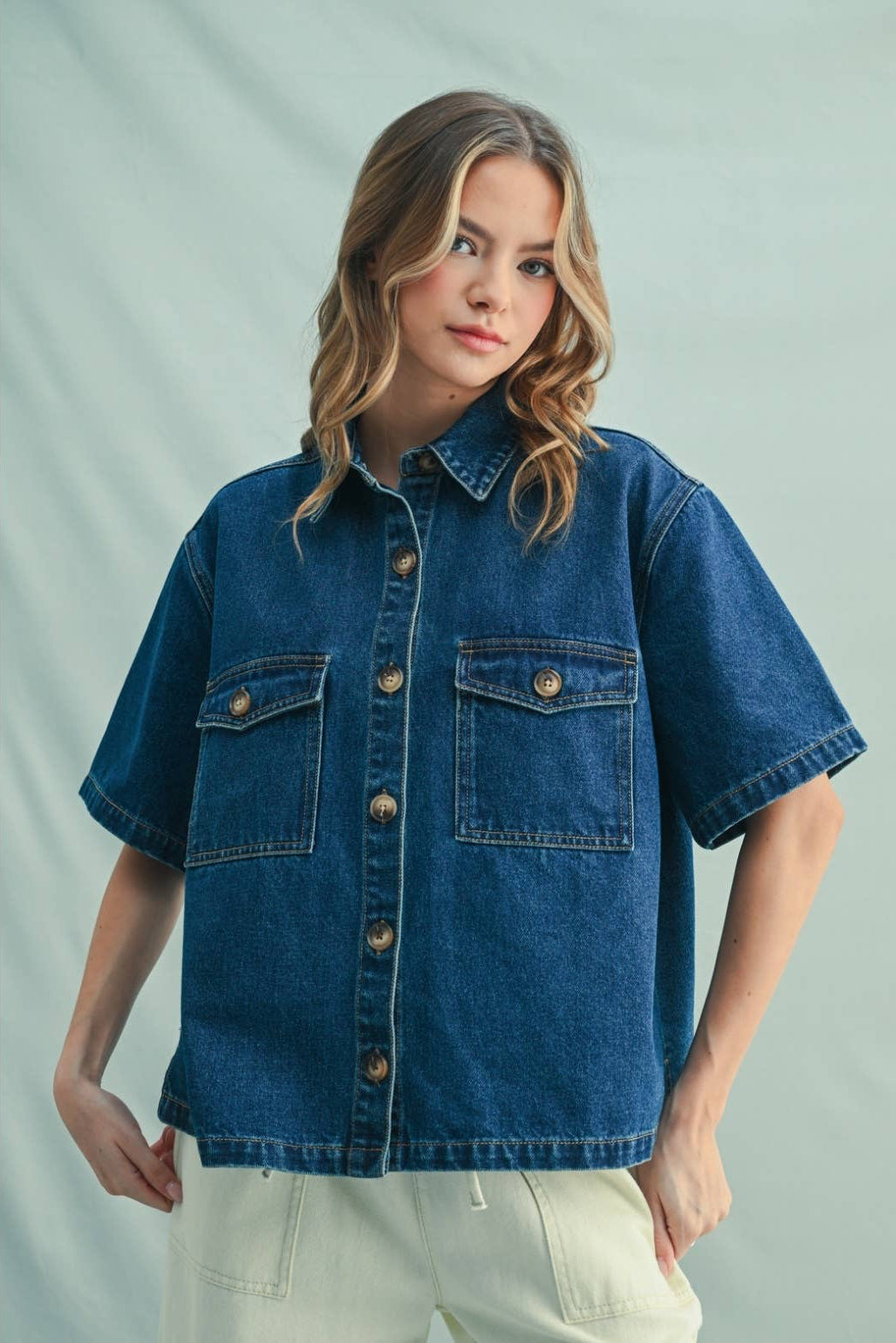 BUTTON-UP DENIM SHIRT: D.DENIM / S