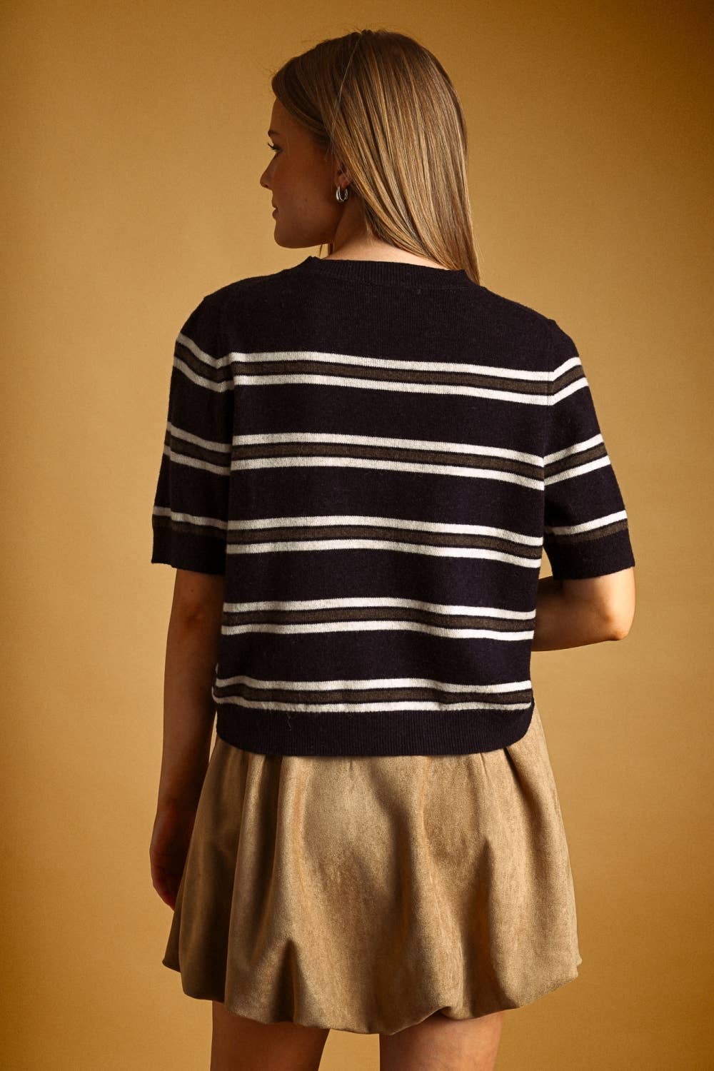 STRIPE PATTERN SHORT SLEEVE KNIT TOP: NAVY MULTI