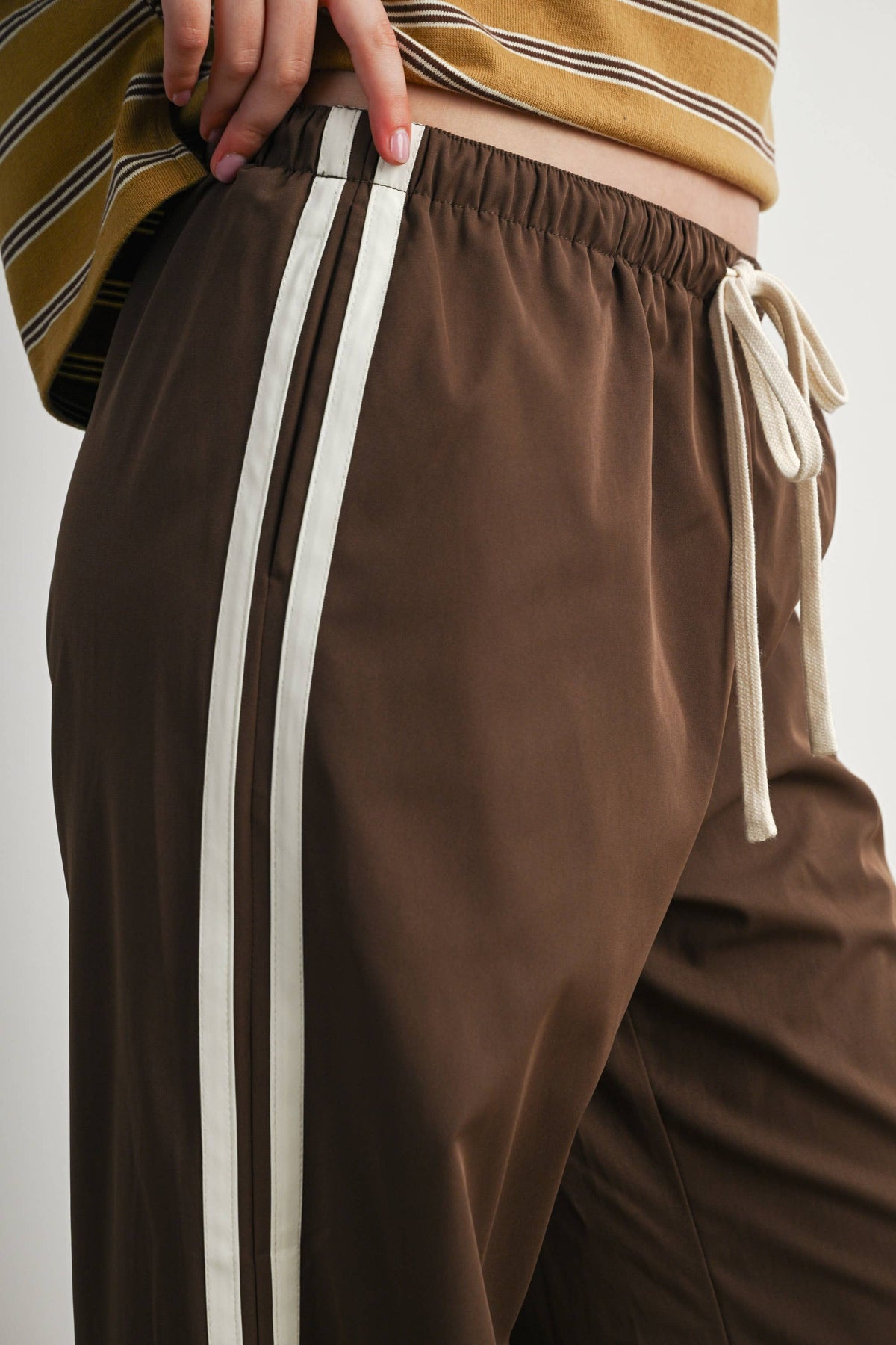 Striped Drawstring Wide-Leg Pants: BROWN / WHITE