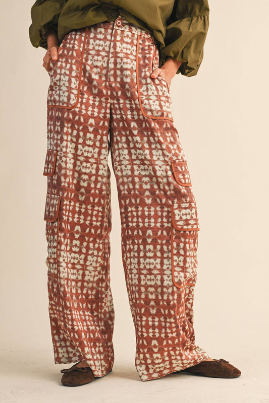 SATIN PRINTED WIDE LEG CARGO PANTS: Rust