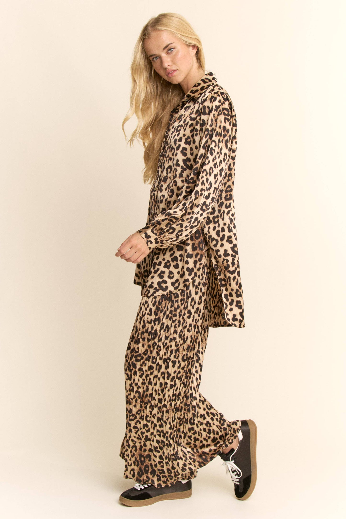 LONG-SLEEVEM BLOUSE WIDE LEG PLEATED PANTS: Leopard