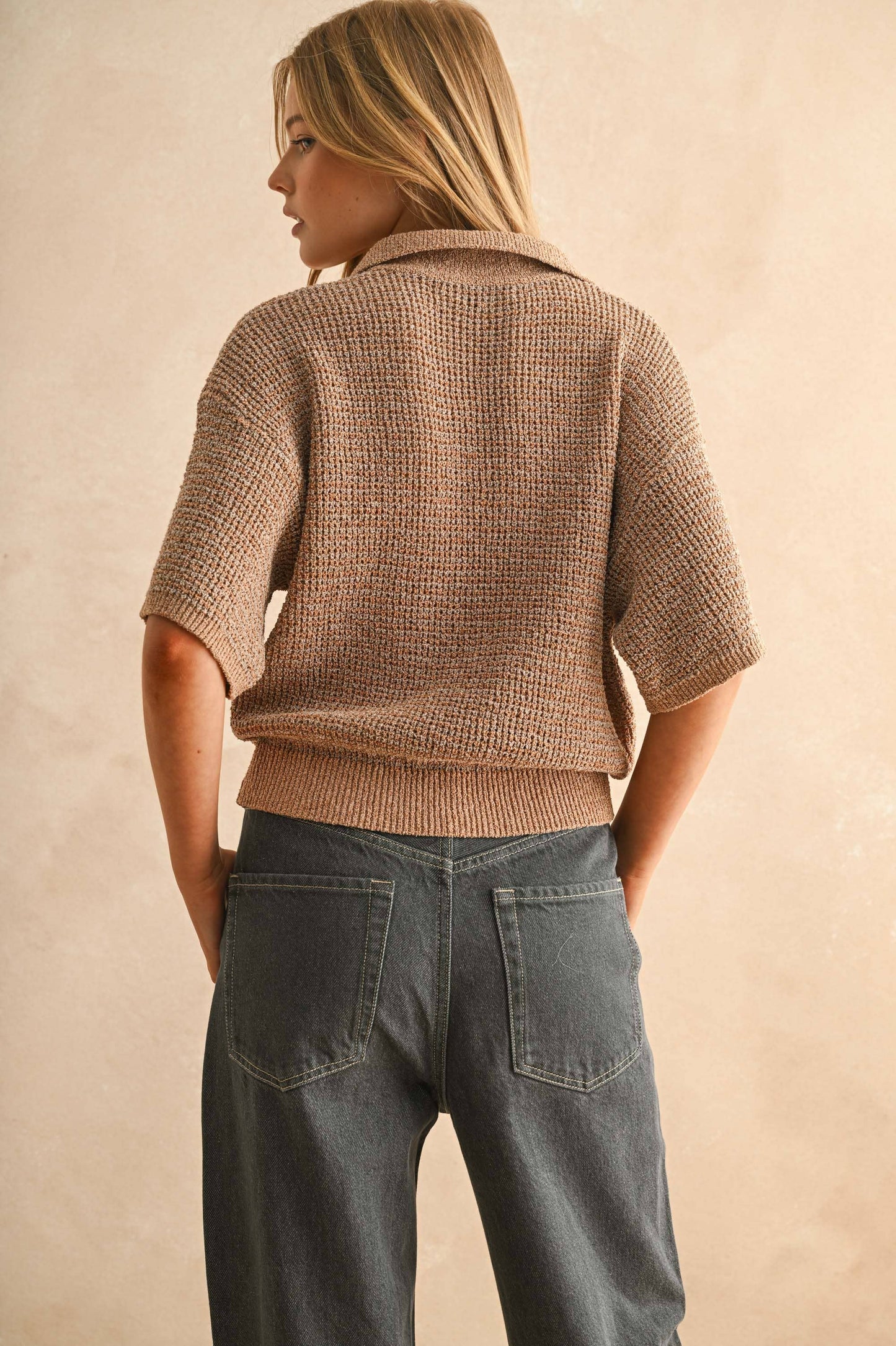MULTI COLOR COLLARED KNITTED TOP: MOCHA/BROWN
