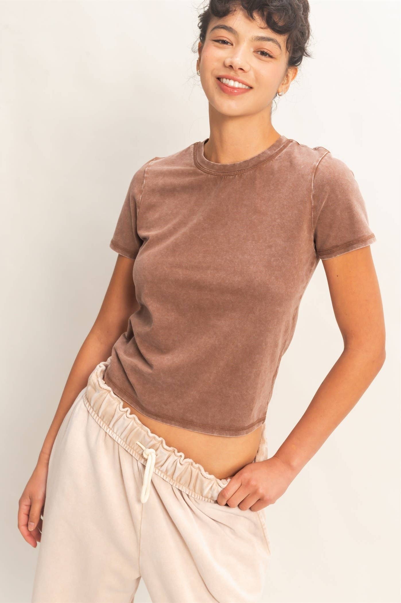 Mineral Washed Short Sleeve Crew Neck Top: CHOCOLATE