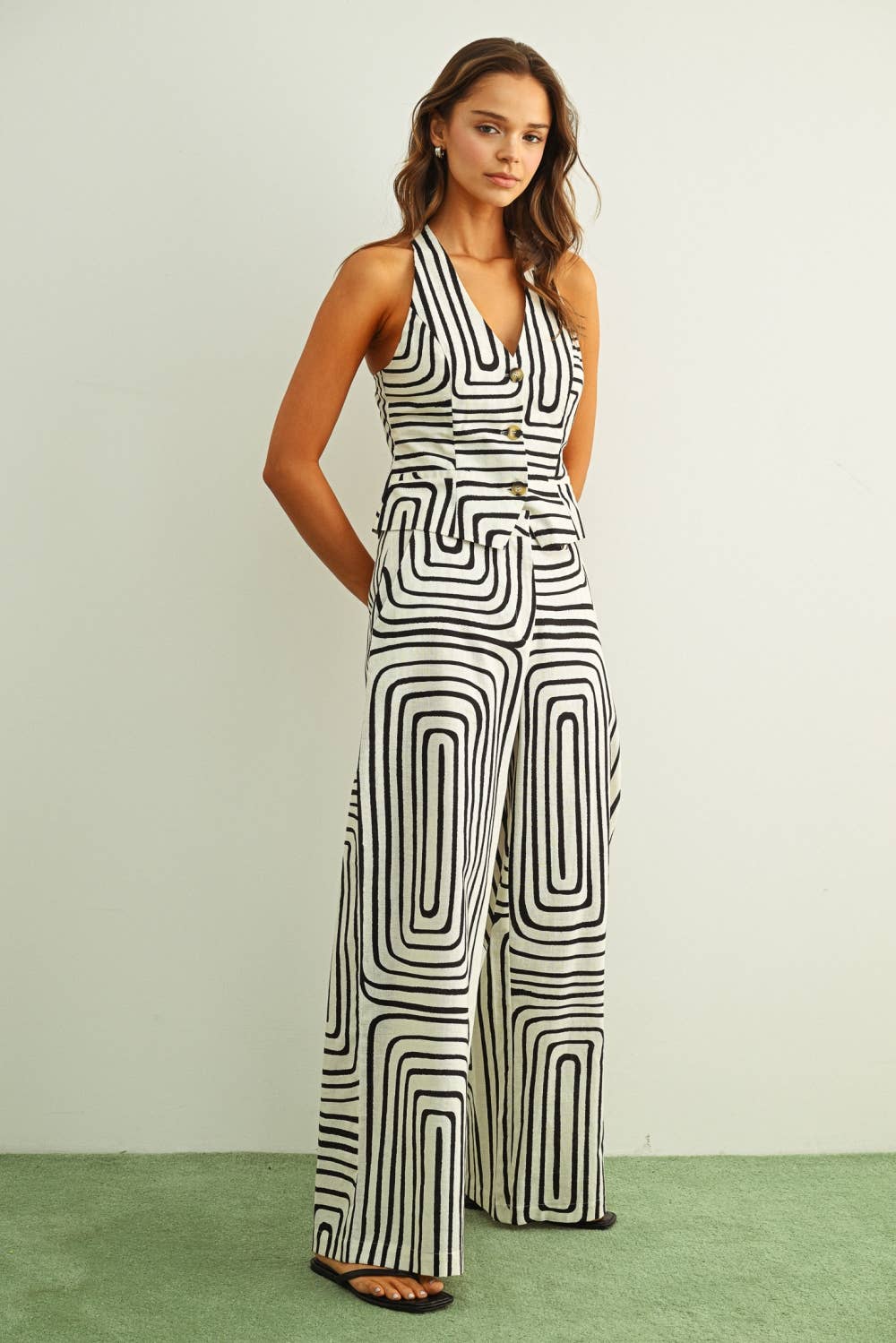 GRID PRINT WIDE LEG TROUSER: BLACK / WHITE