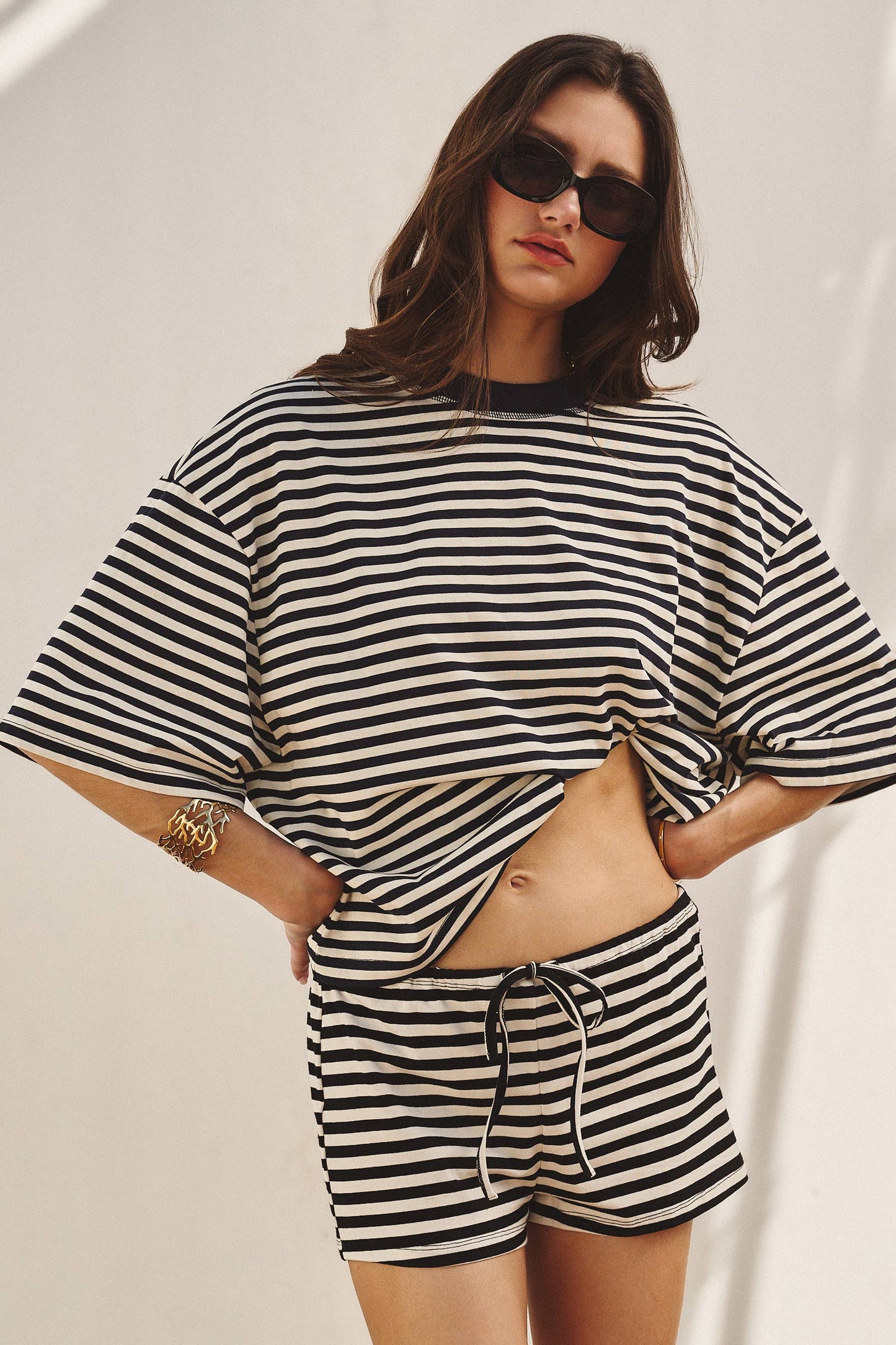 Oversized Striped Contrast Neck Boxy Tee: IVORY BLACK