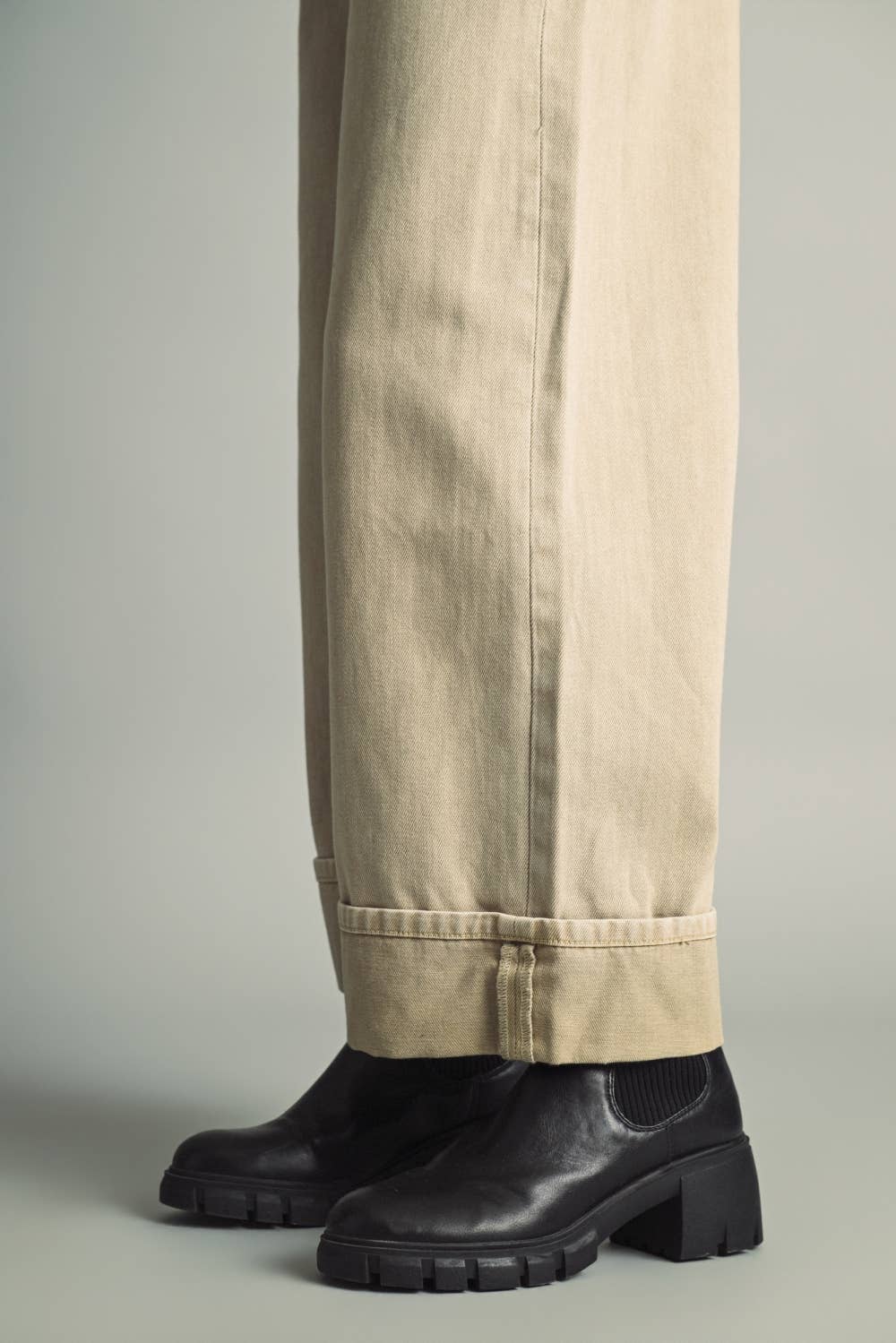 WIDE CUFFED DENIM PANTS WITH A VINTAGE WASHED: BEIGE