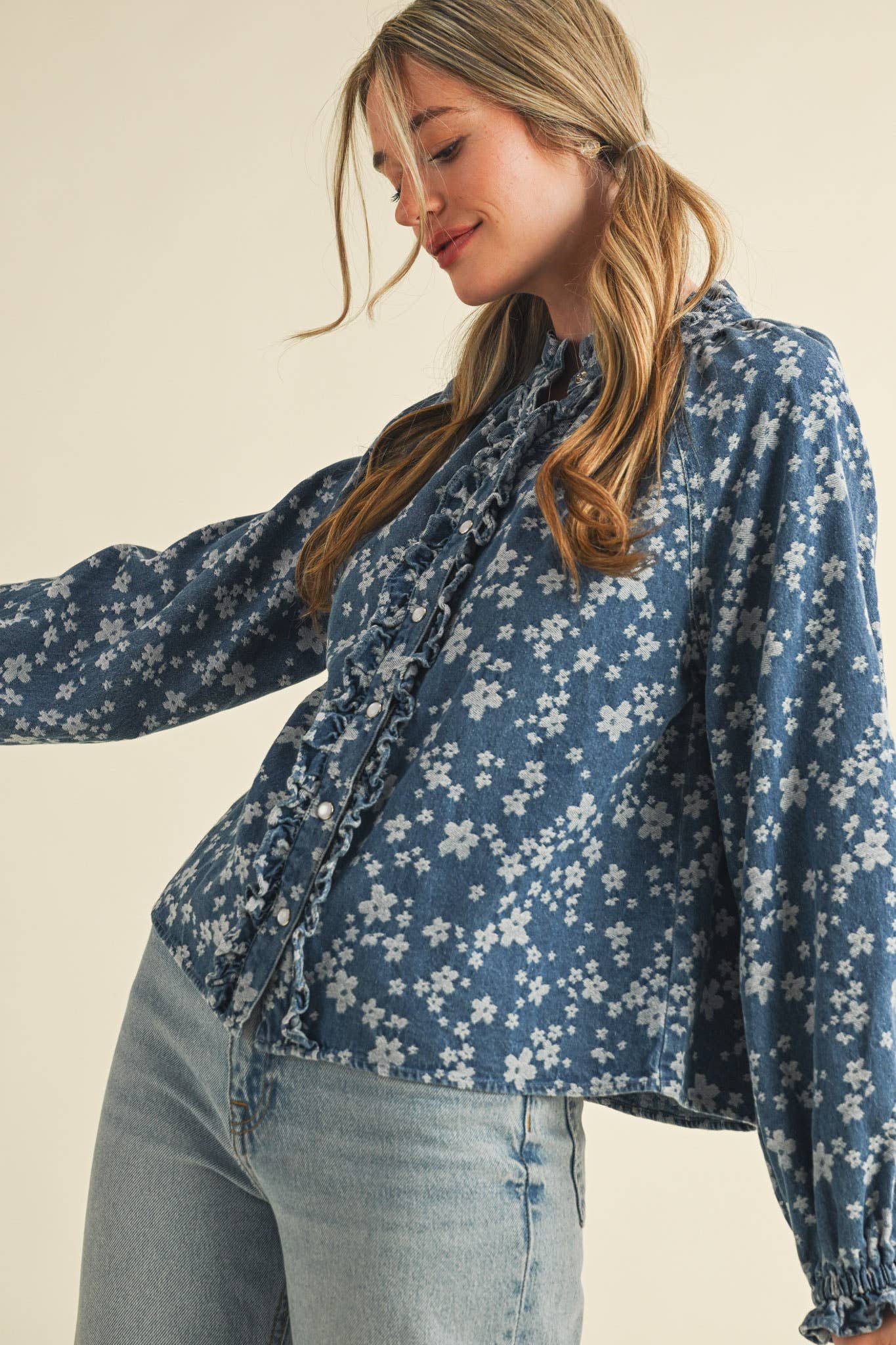 DENIM FLORAL RUFFLED BUTTON DOWN TOP: DENIM FLORAL
