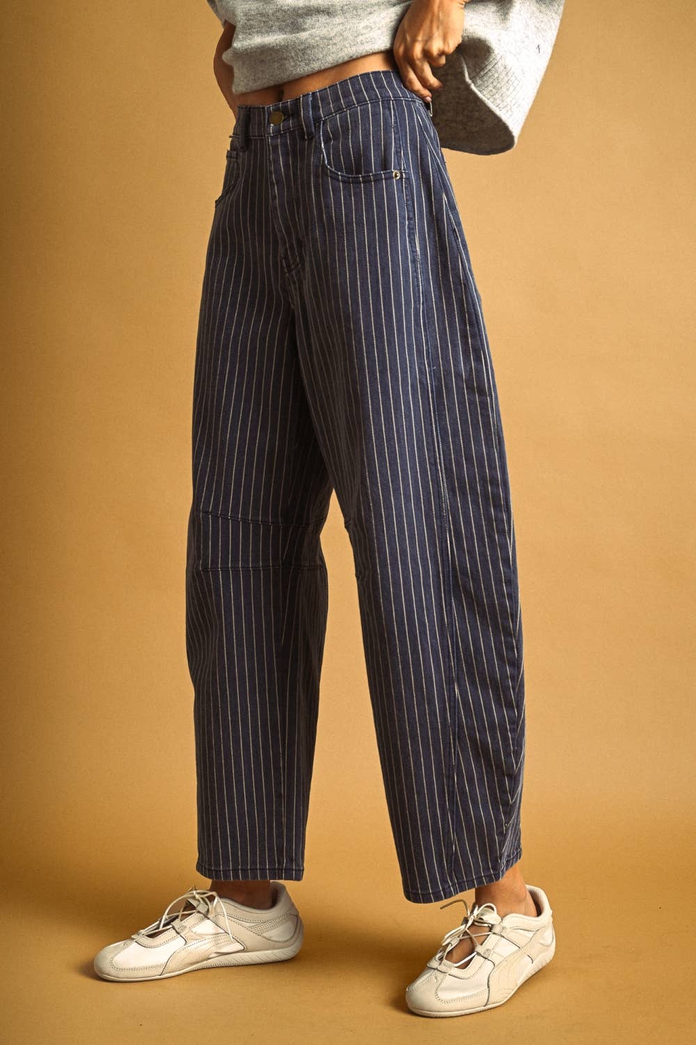 PINSTRIPED PATTERN BARREL PANTS: DENIM BLUE