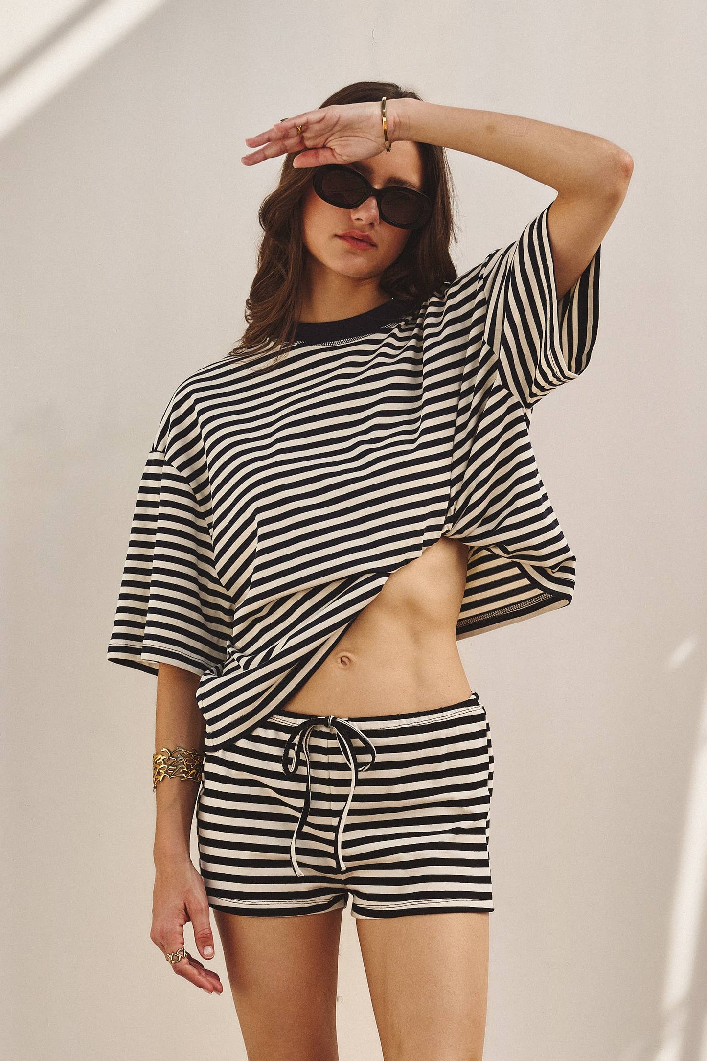 Oversized Striped Contrast Neck Boxy Tee: IVORY BLACK
