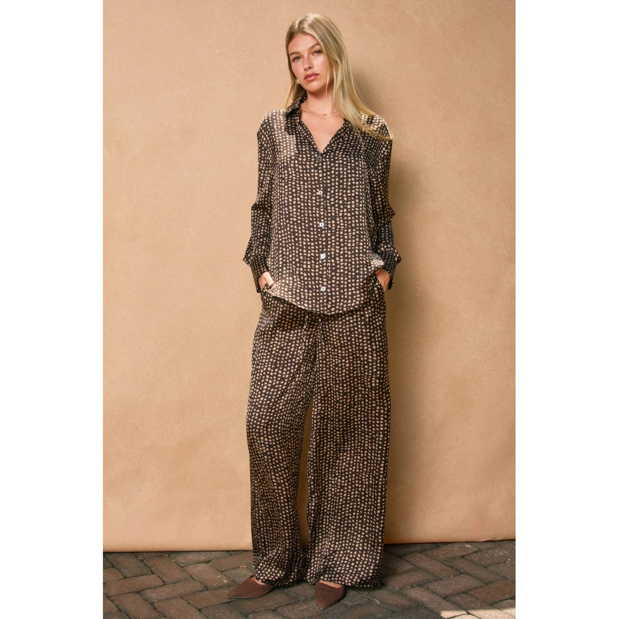 Smoke and Sand Pull On Drawstring Pants: UMBER/TAUPE