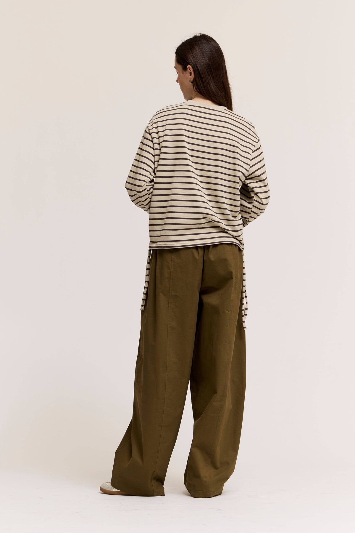 SIDE DRAWSTRING STRIPE CREWNECK SWEATSHIRTS: HAZE CHOCO
