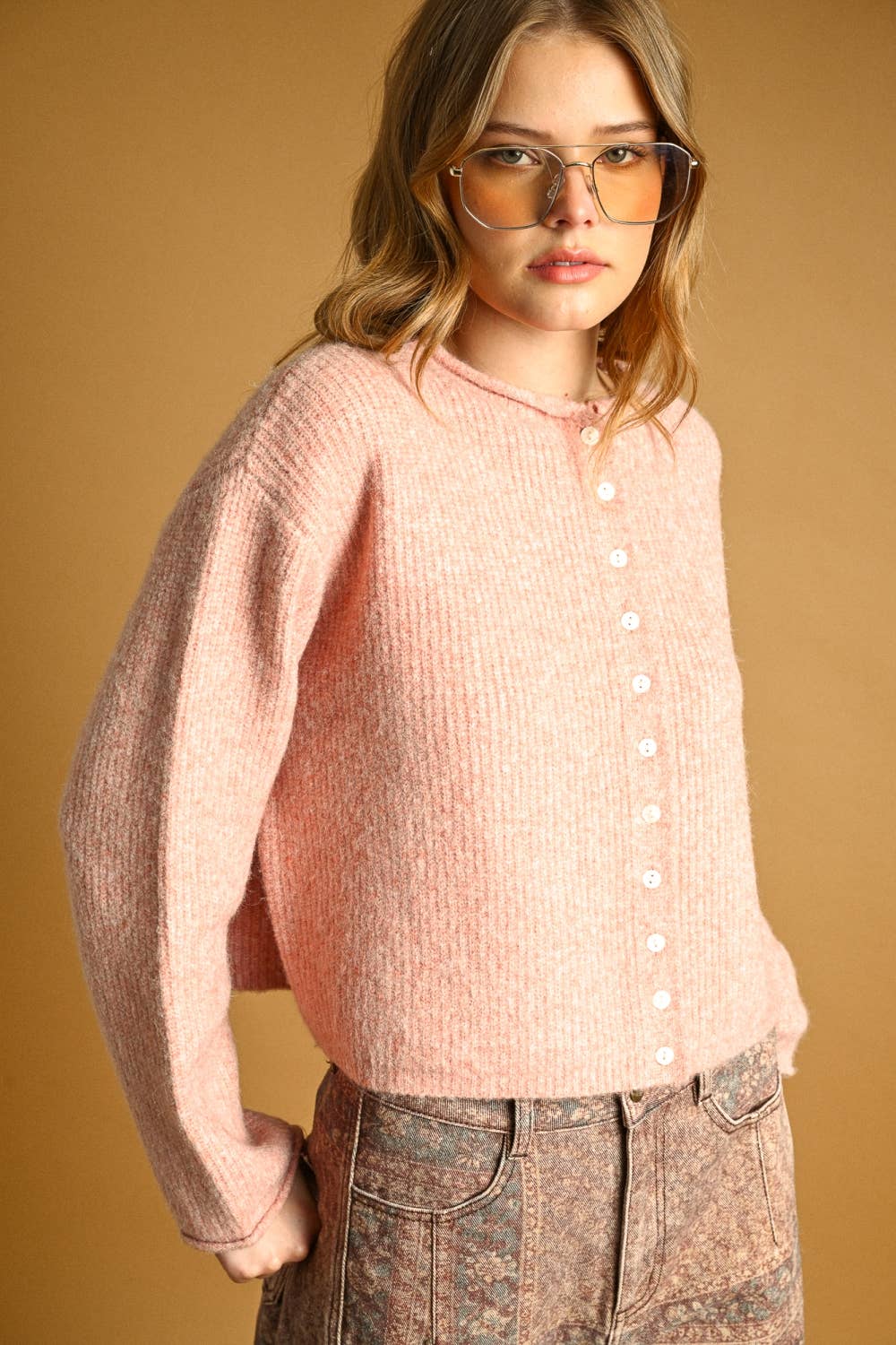 BUTTON FRONT RIBBED SWEATER CARDIGAN: PINK
