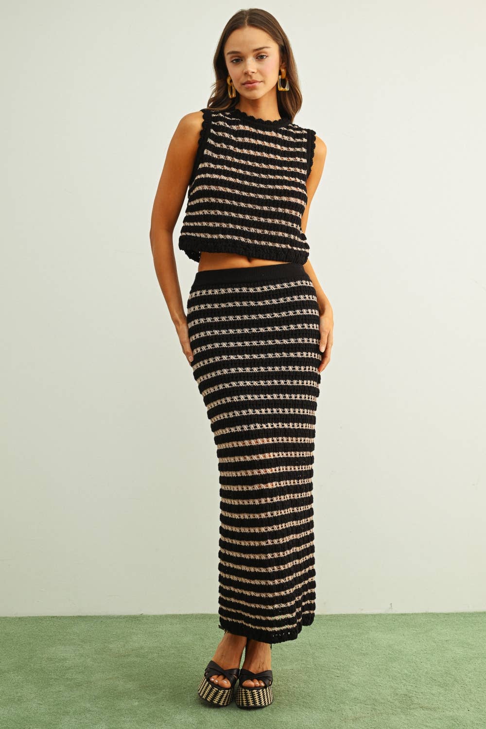 CROCHET KNIT CROP TOP: BLACK/STRAW