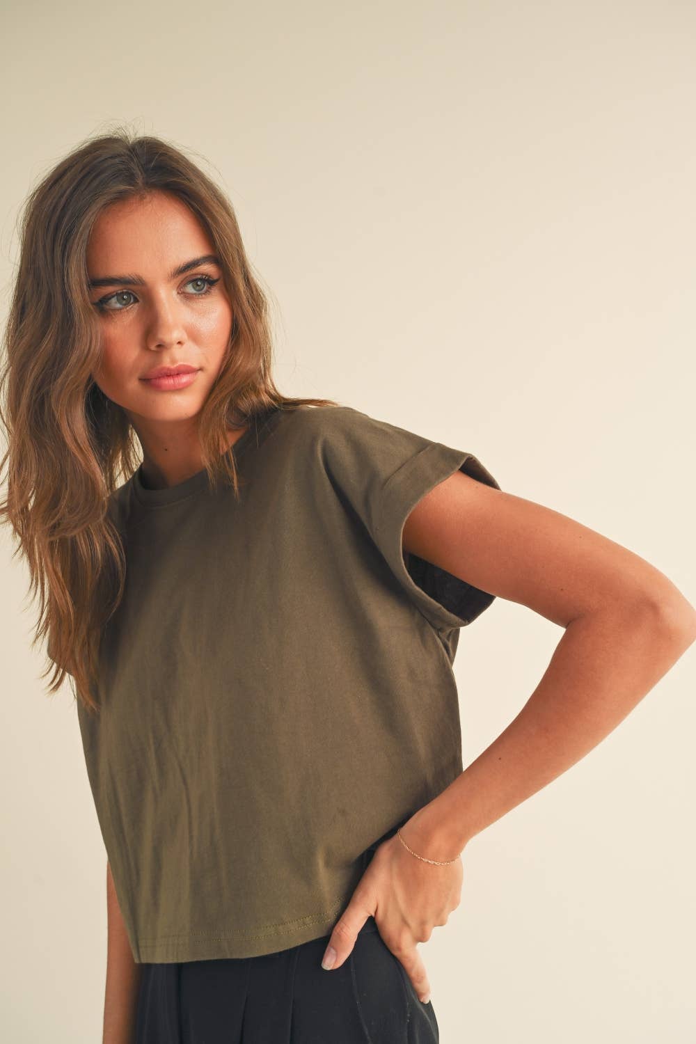 ROUND NECK CUFFED SLEEVE TOP: OLIVE GREY