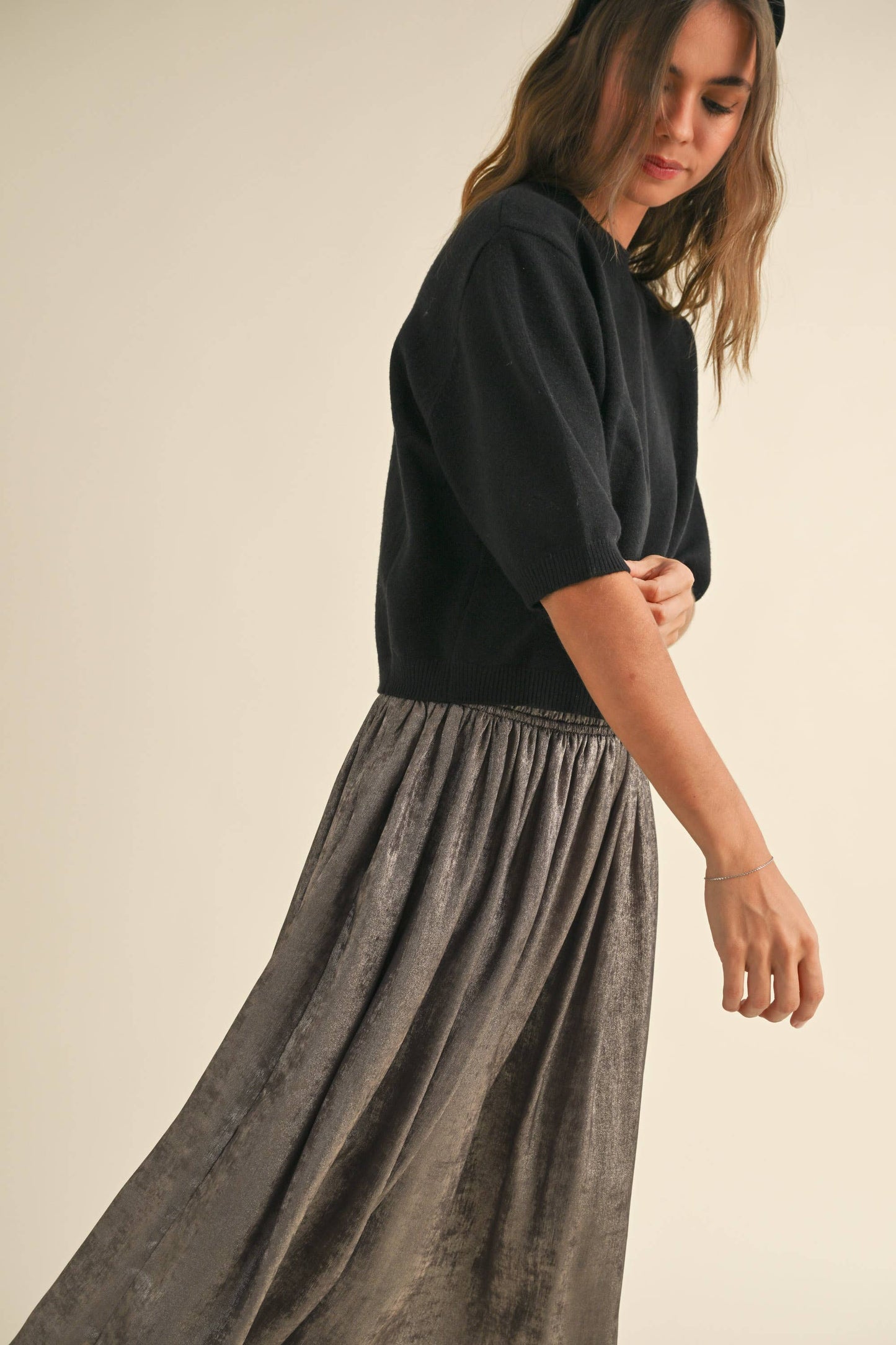 SHORT SLEEVE SWEATER TOP: Black