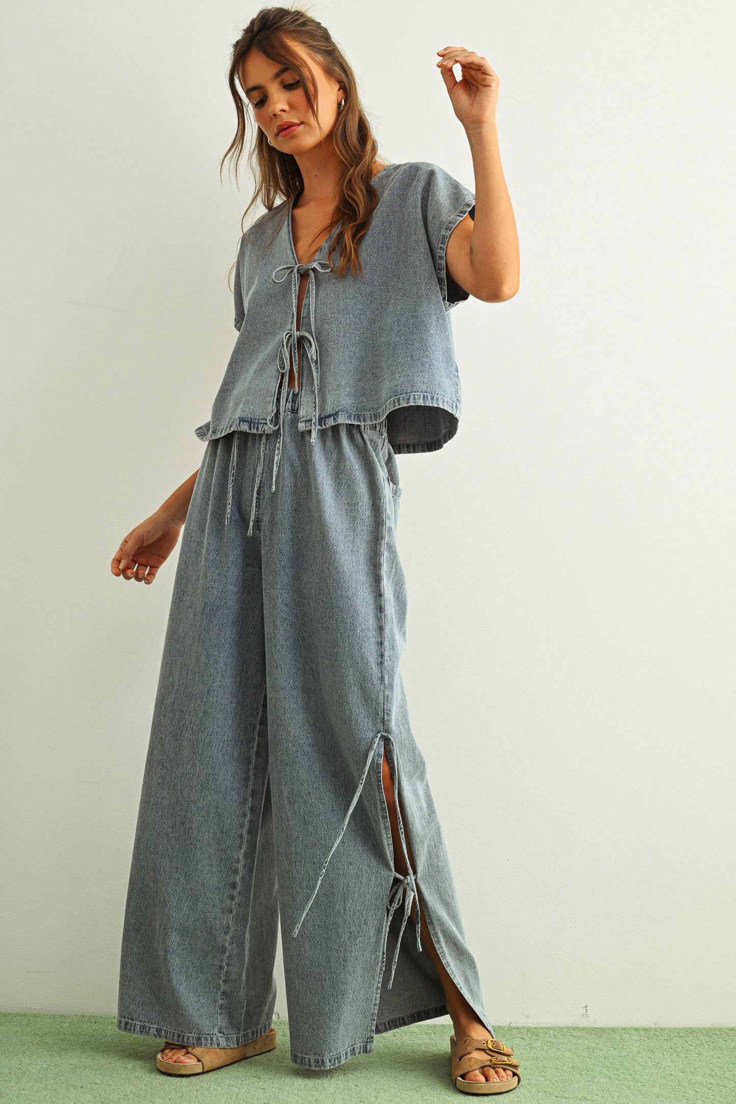 DENIM TIED ON THE SIDE PANTS: DENIM