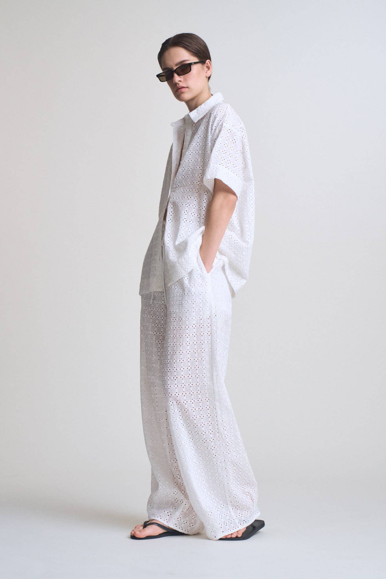 SQUARE EYELET TOP:White