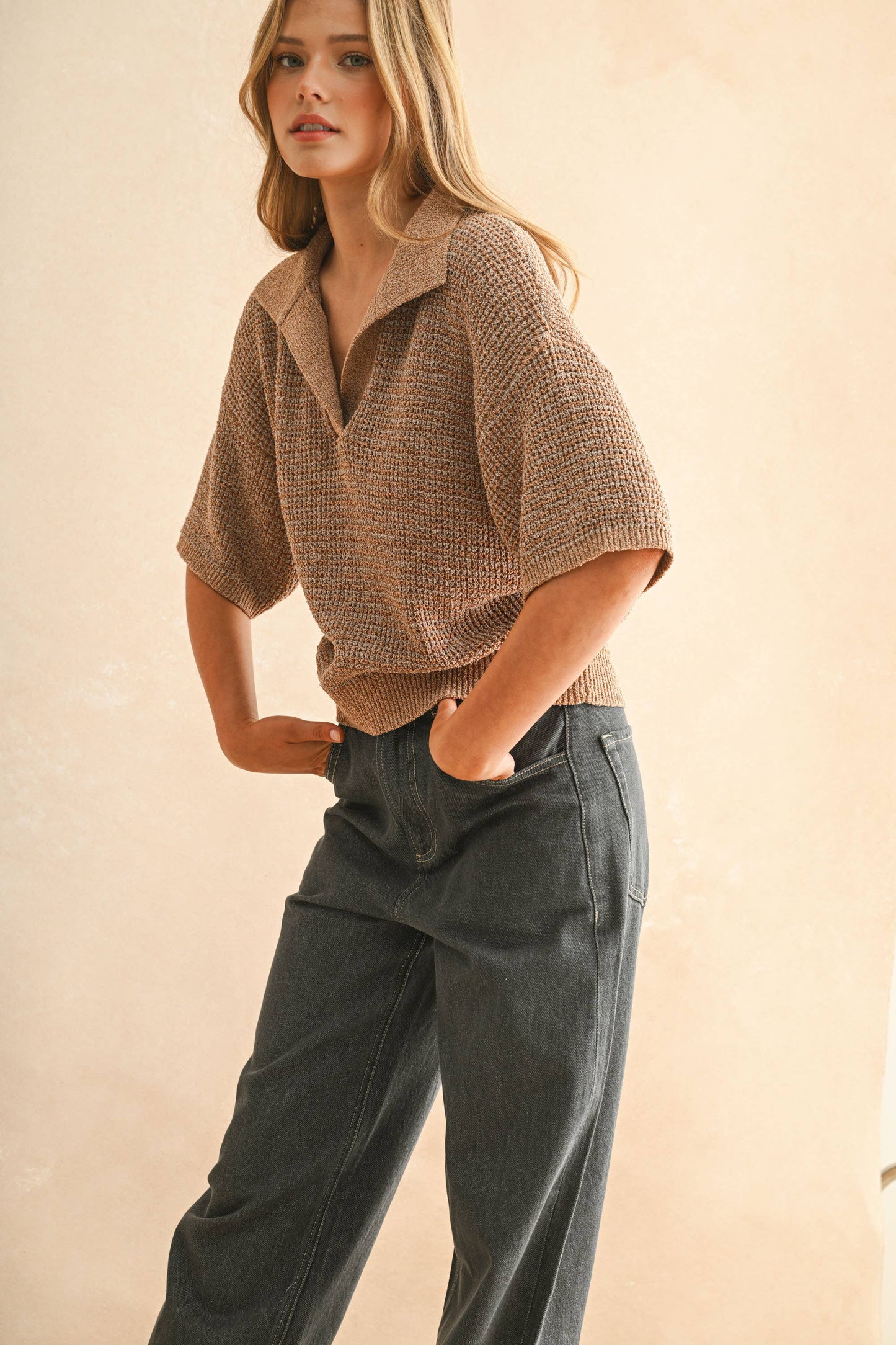 MULTI COLOR COLLARED KNITTED TOP: MOCHA/BROWN