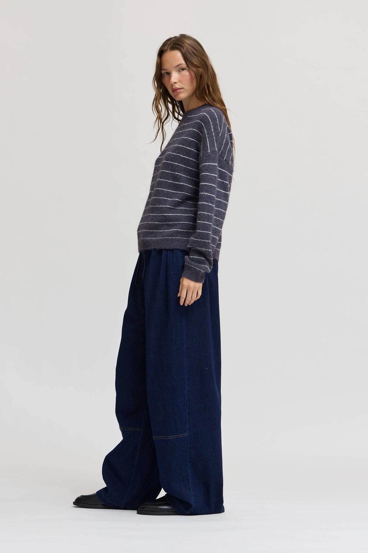 LOOSE FIT STRIPE SWEATER  TOP: PLUM IVORY