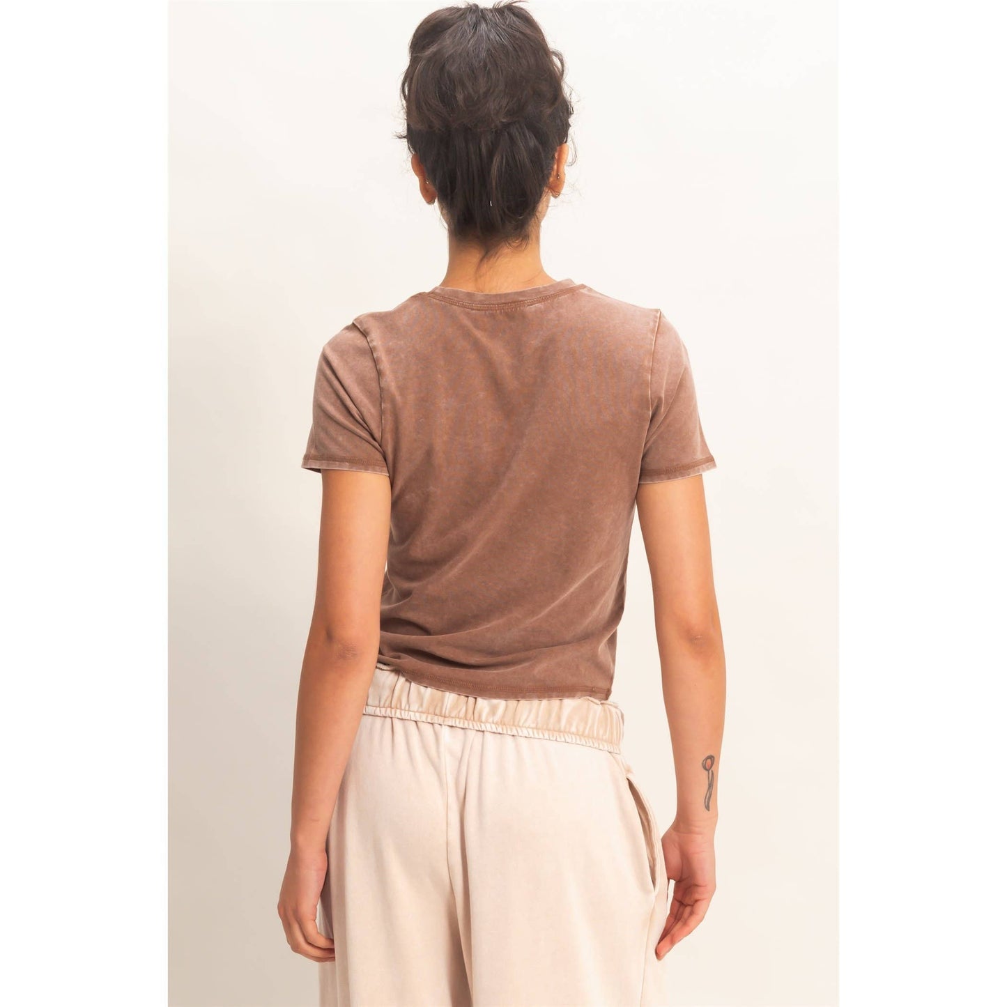 Mineral Washed Short Sleeve Crew Neck Top: CHOCOLATE