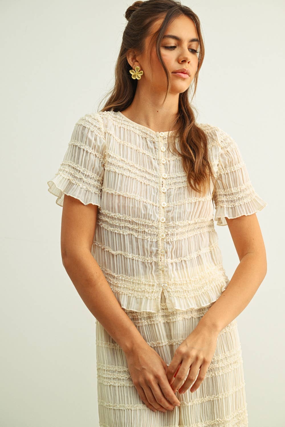 CHIFFON SHORT SLEEVE BUTTON FRONT TOP: BEIGE
