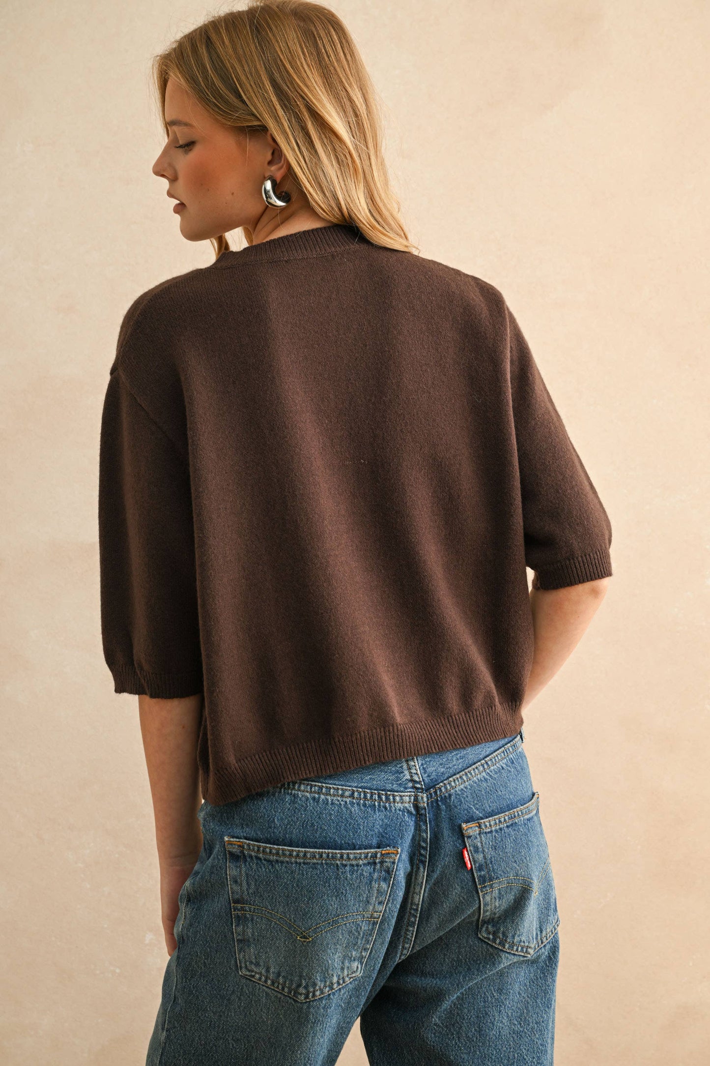 SHORT SLEEVE SWEATER TOP: Brown