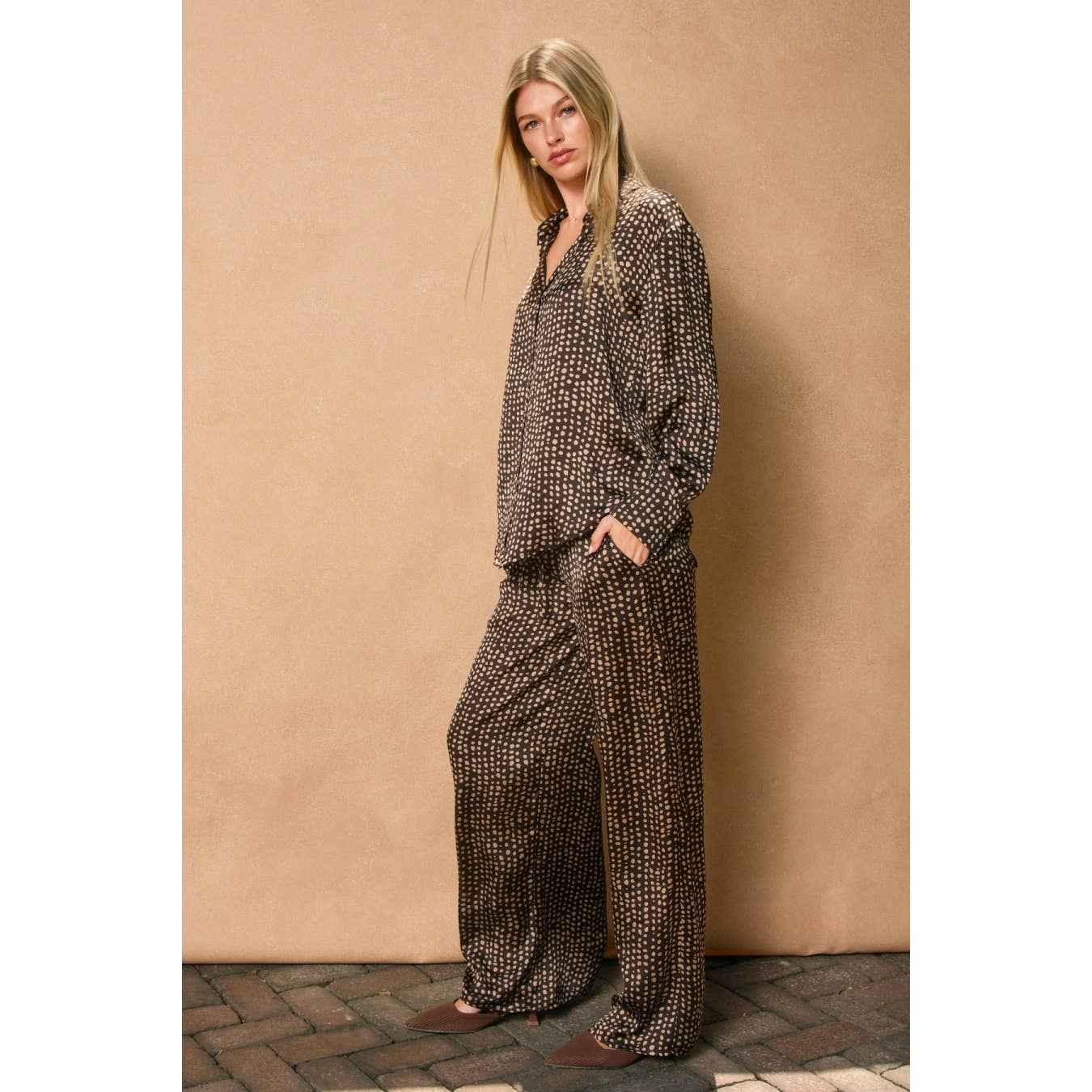 Smoke and Sand Pull On Drawstring Pants: UMBER/TAUPE