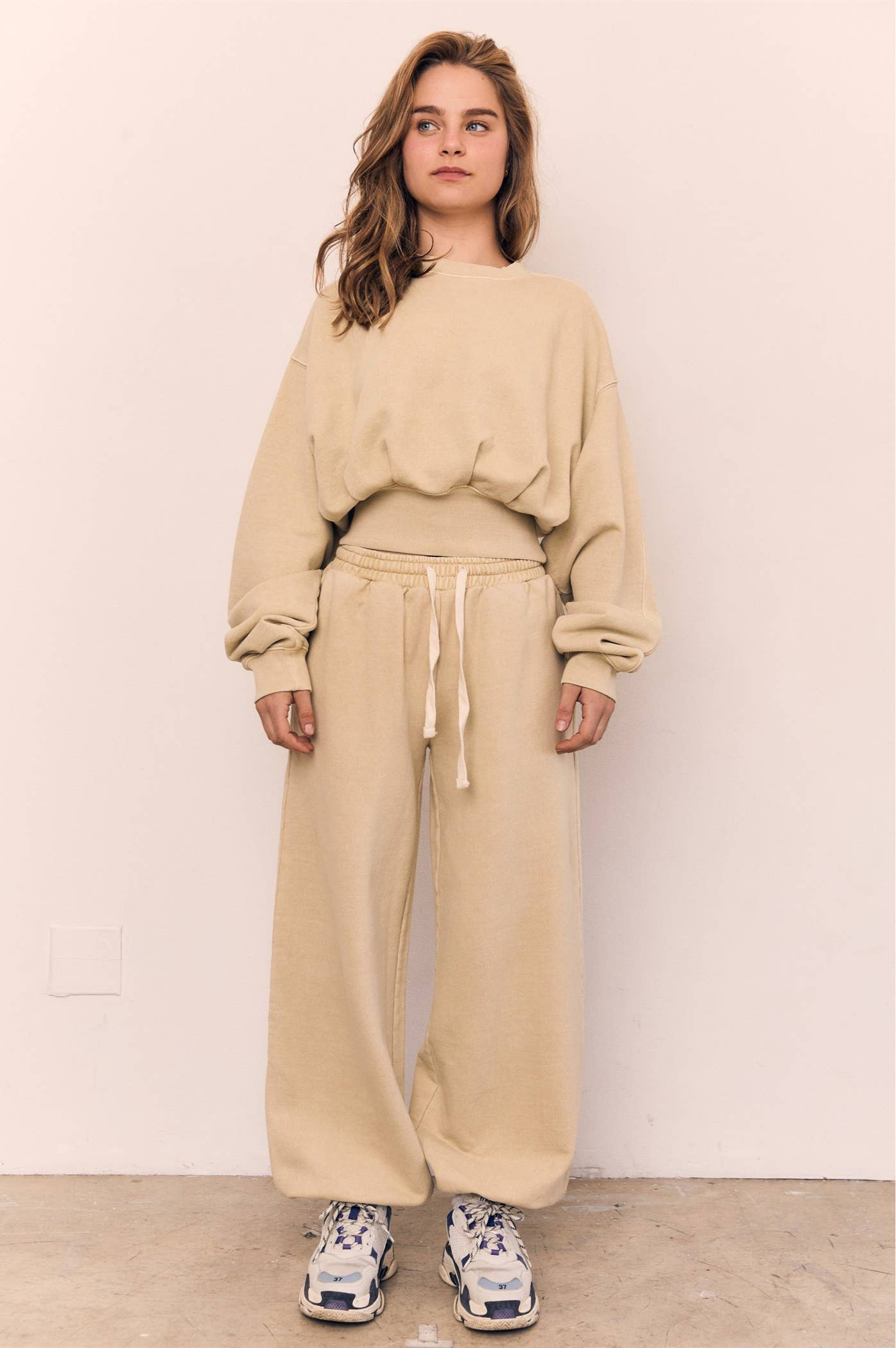 Acid Wash Cropped Balloon Sweatshirt: BLACK