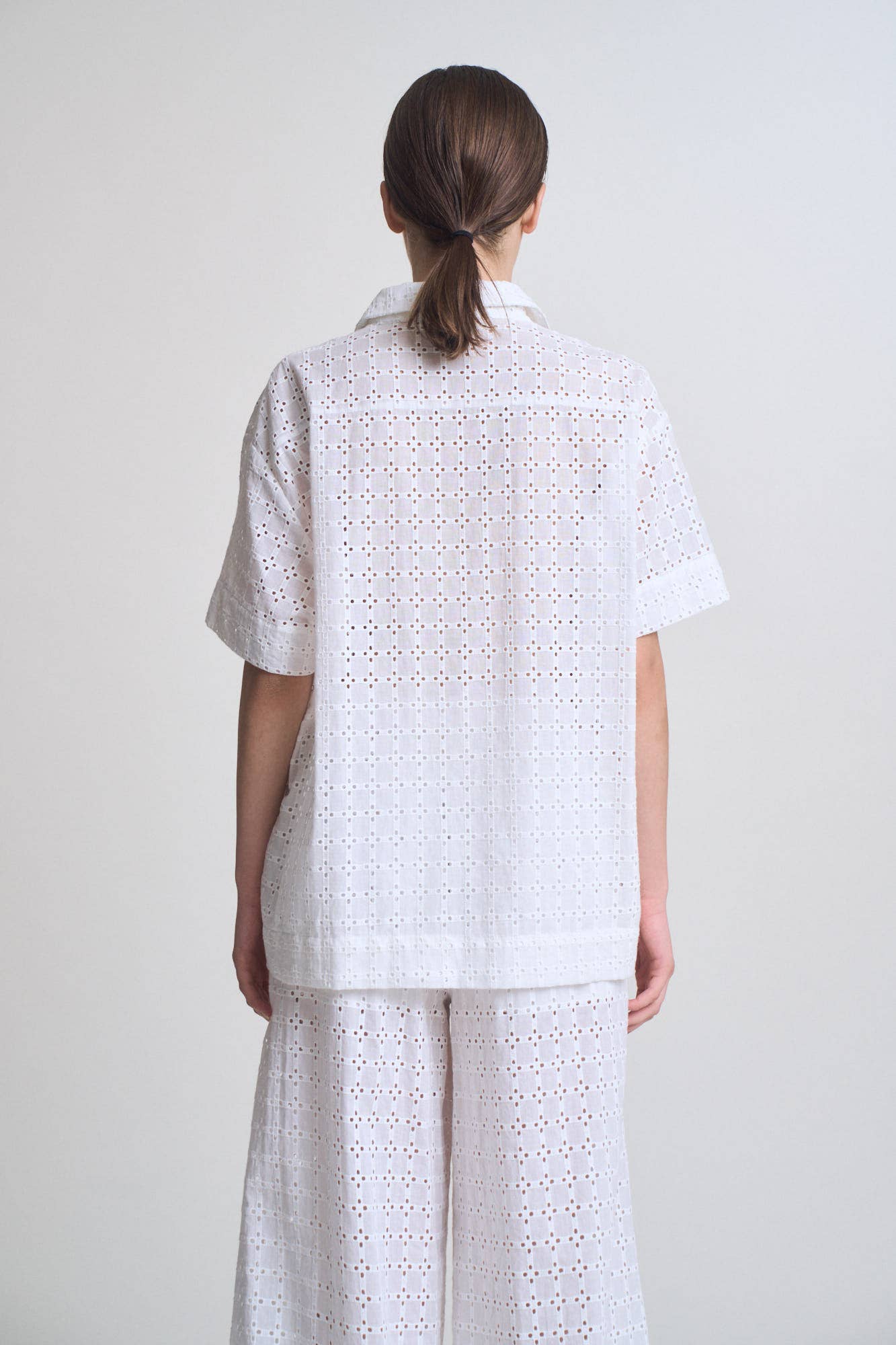 SQUARE EYELET TOP:White