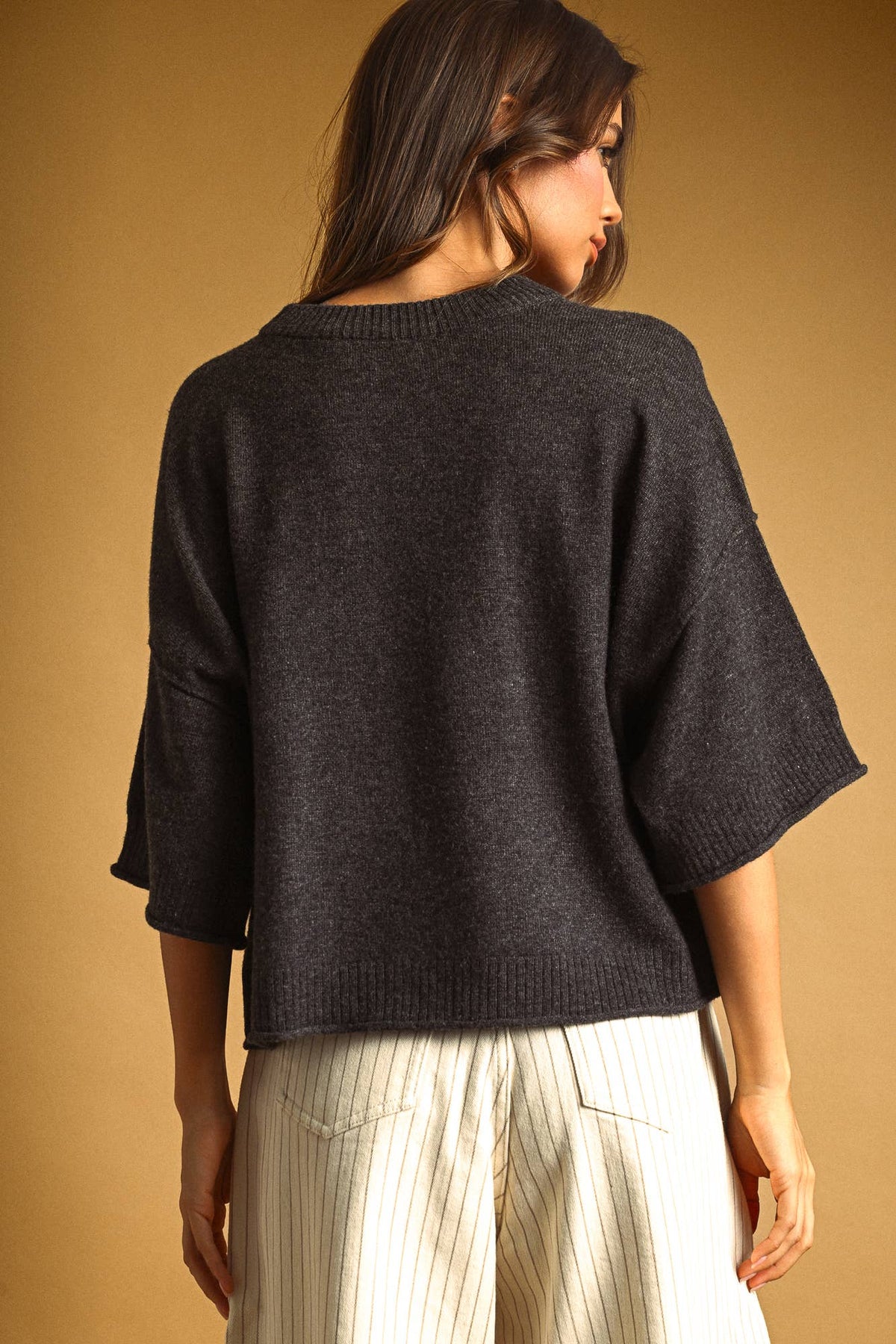 SHORT SLEEVE KNIT CROP TOP: CHARCOAL