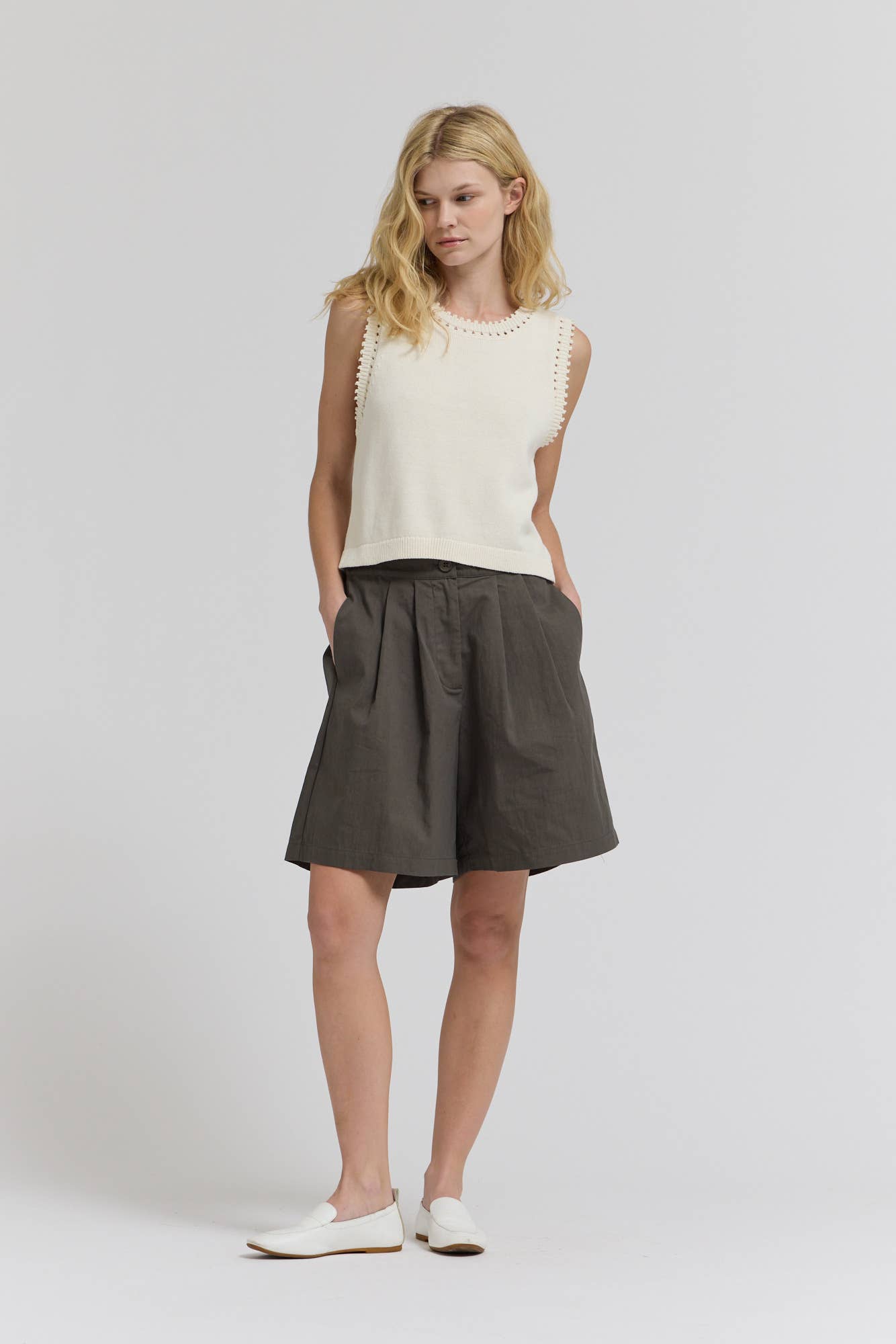 TAILORED MID SHORTS: MALLARD