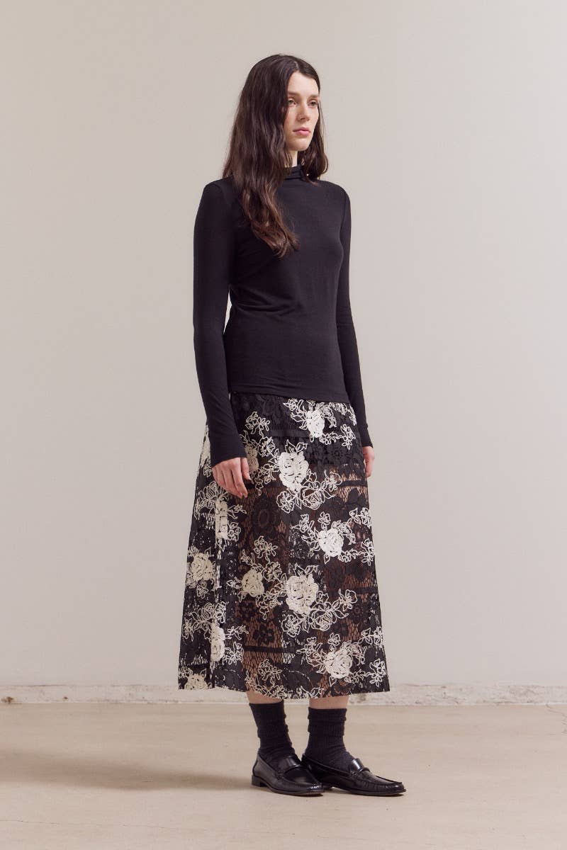 MOCK NECK FITTED JERSEY TOP: Black