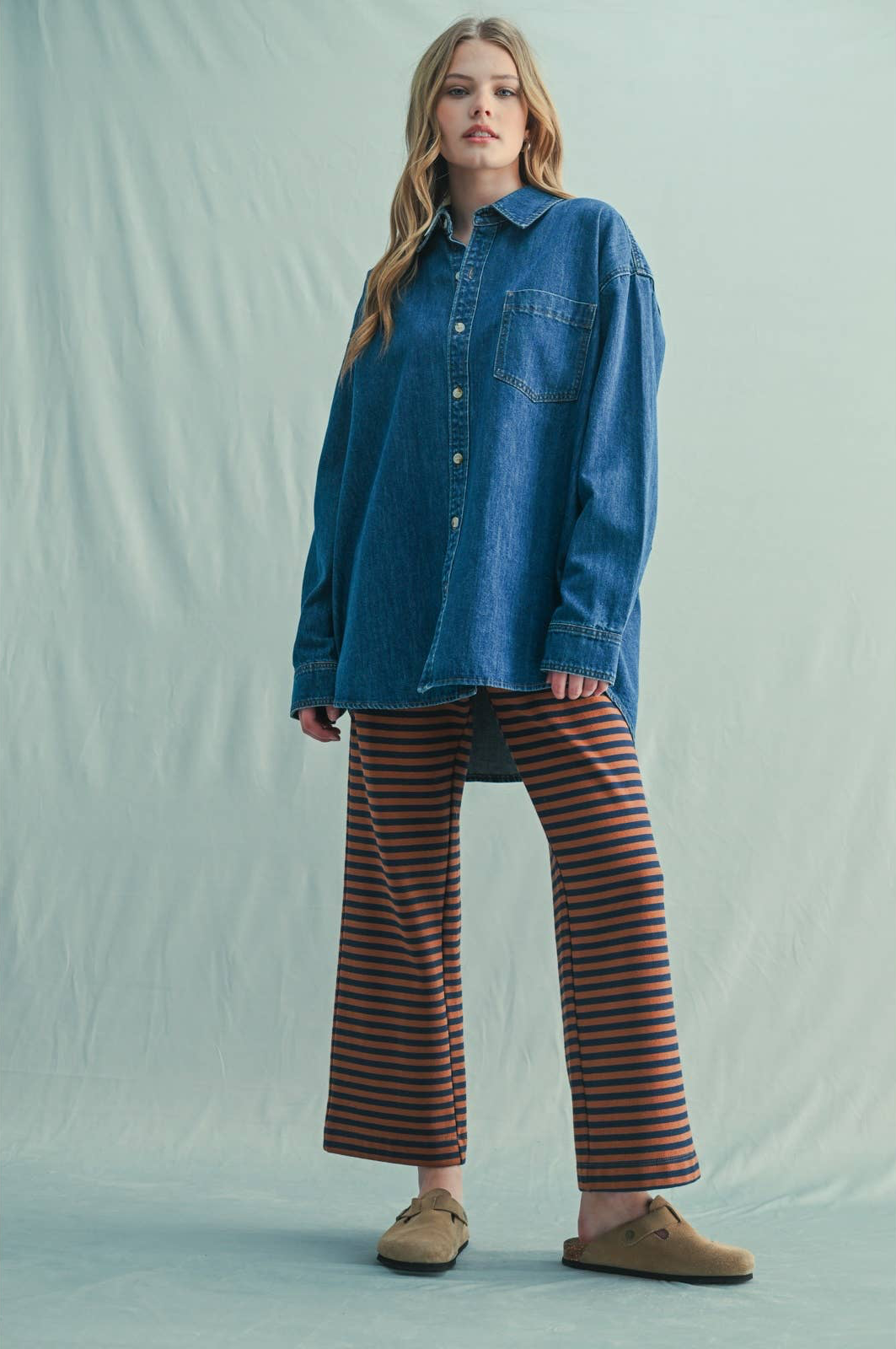 WASHED BUTTON-UP DENIM SHIRT: D.DENIM