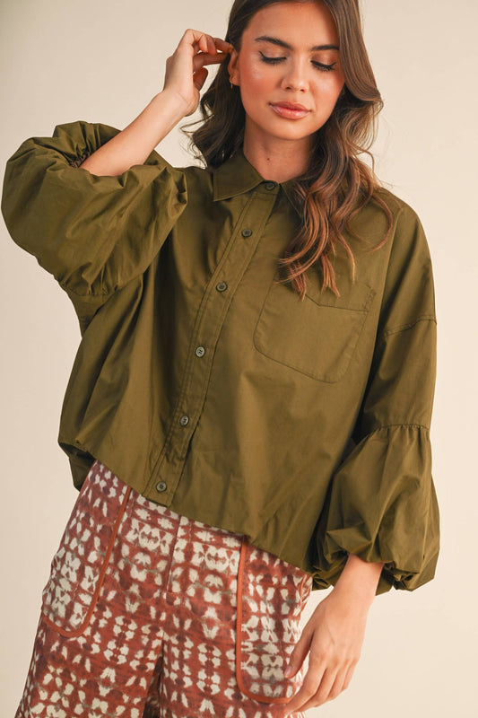 BUTTON DOWN BUBBLE SLEEVE TOP: Ash Olive