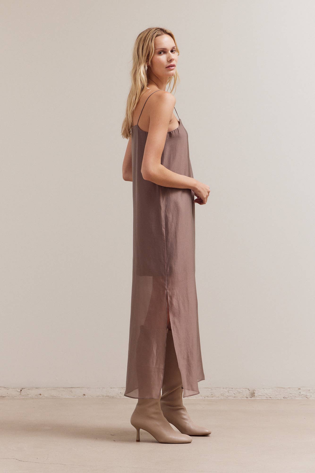 SPAGHETTI STRAP  MAXI DRESS: QUAIL