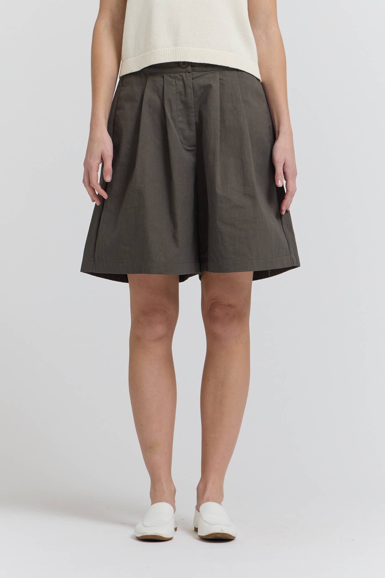TAILORED MID SHORTS: MALLARD