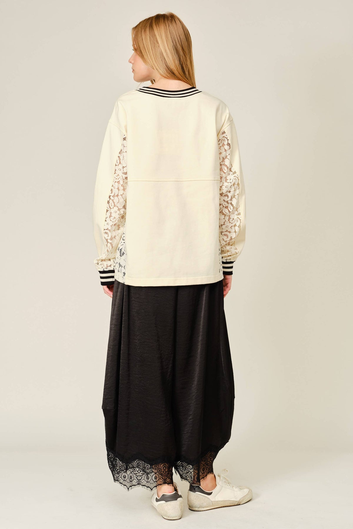 LACE TRIM SATIN DRAWSTRING BARREL PANTS: BLACK
