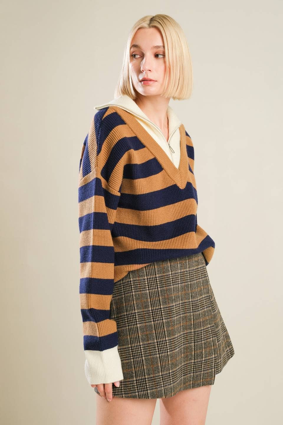 A woven plaid skort: BROWN BLACK