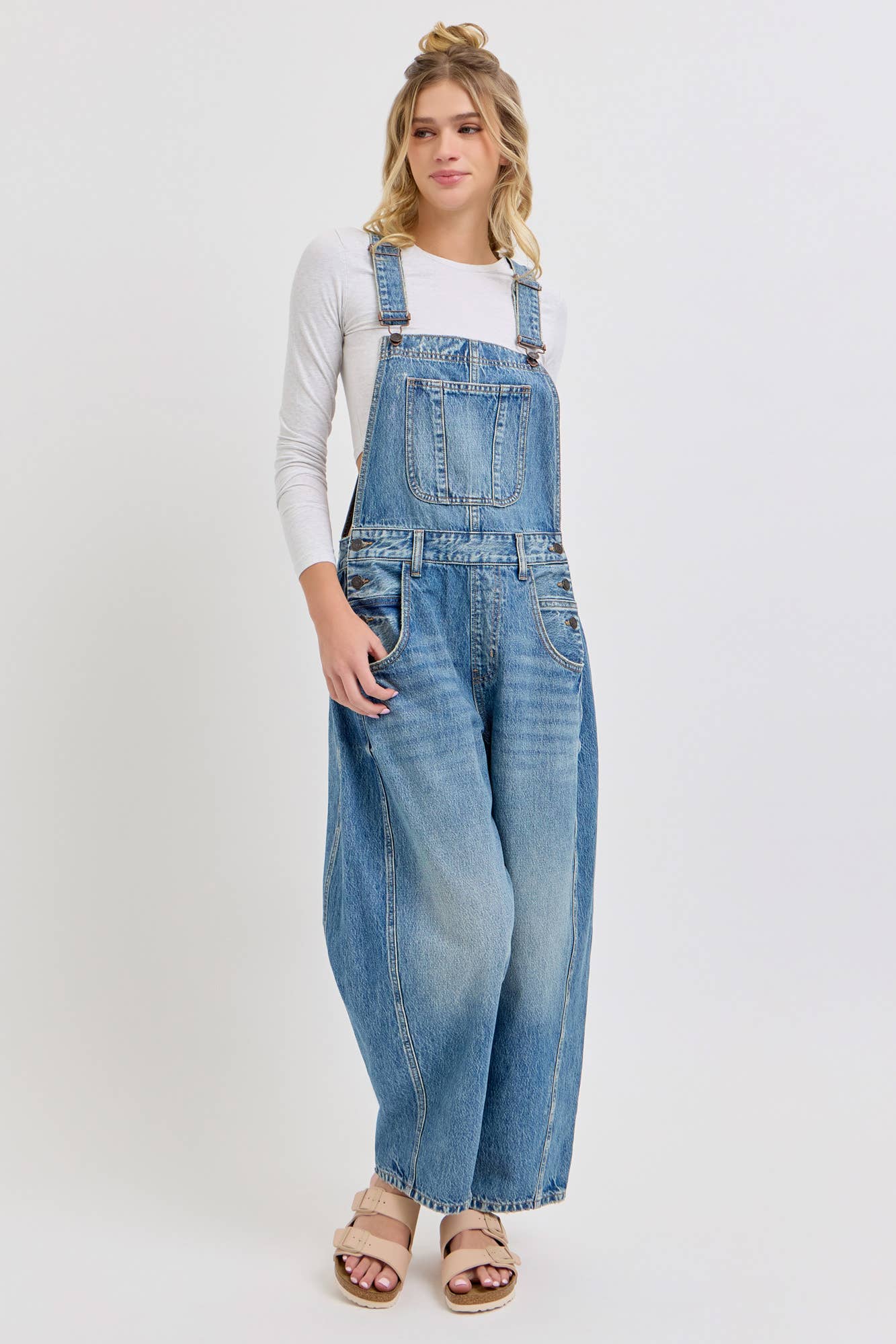 Mid Waisted Barrel Overall: Medium Wash